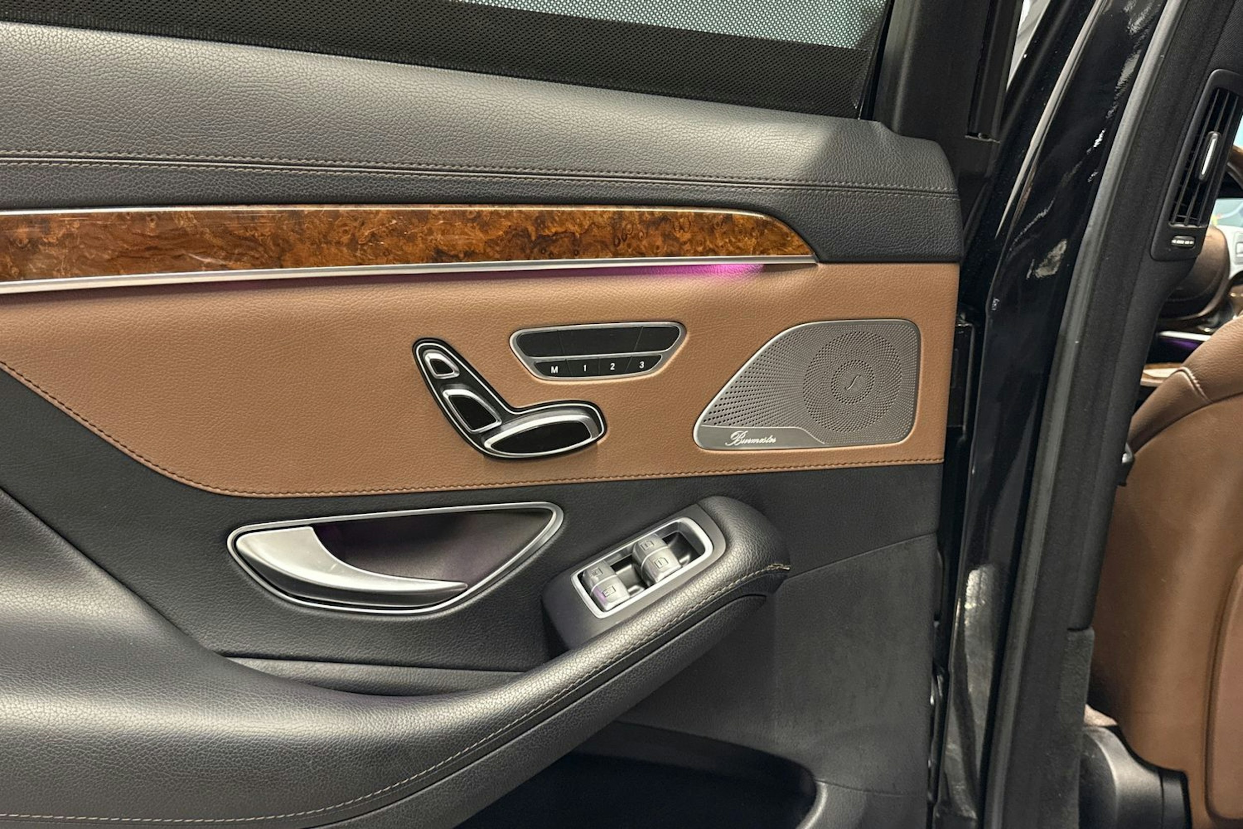 Musta Mercedes-Benz S 2014 kuva 18.