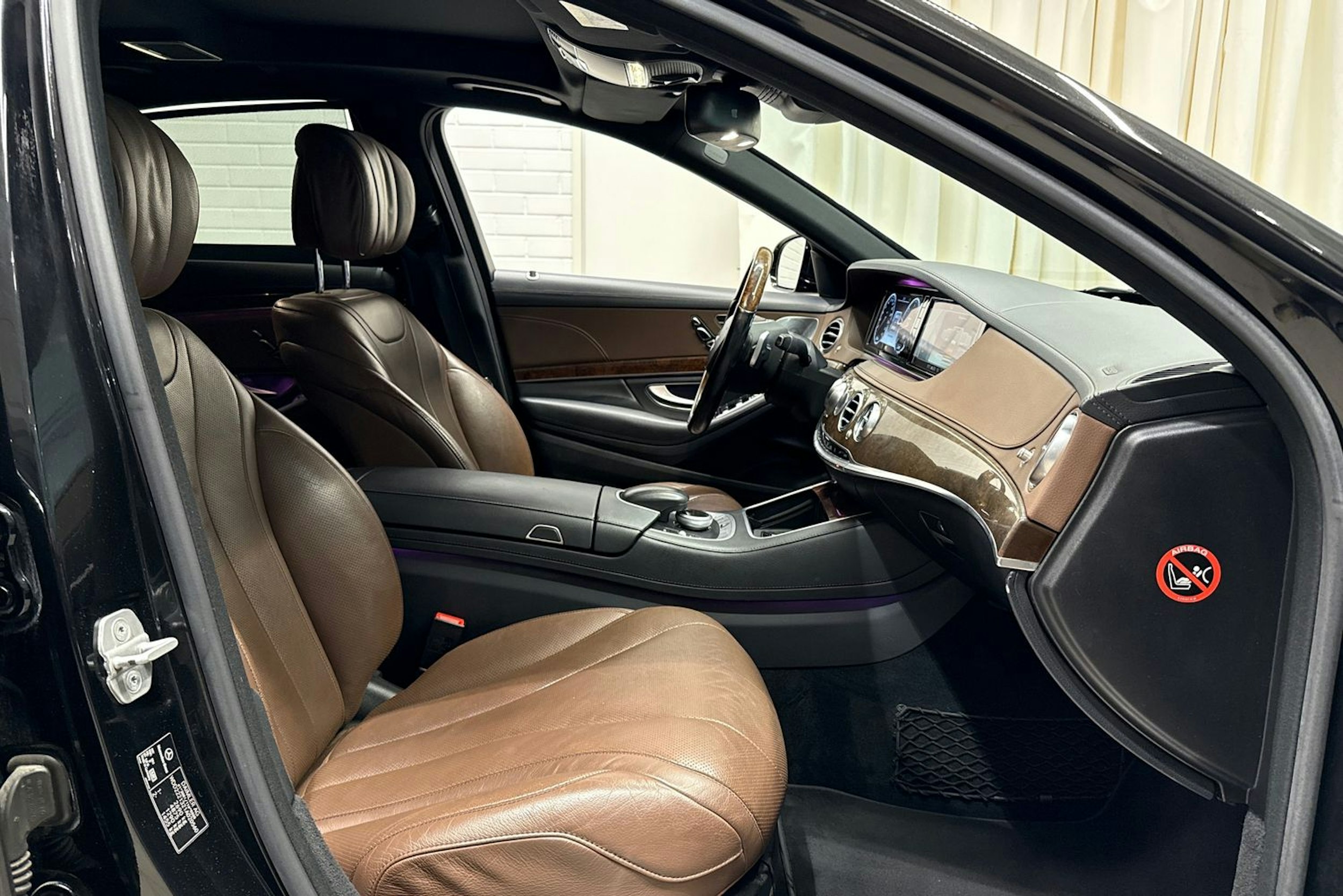 Musta Mercedes-Benz S 2014 kuva 21.