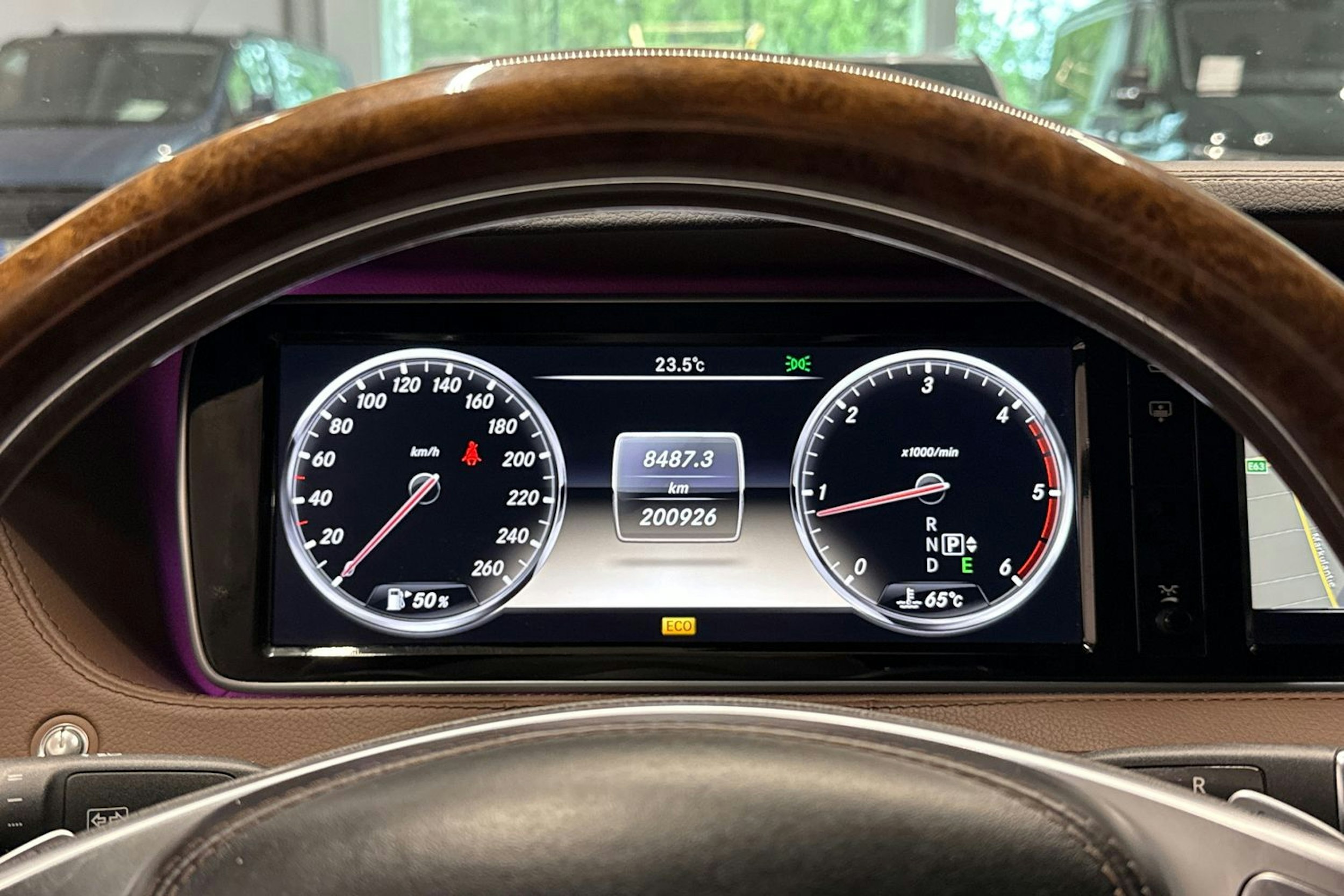 Musta Mercedes-Benz S 2014 kuva 23.