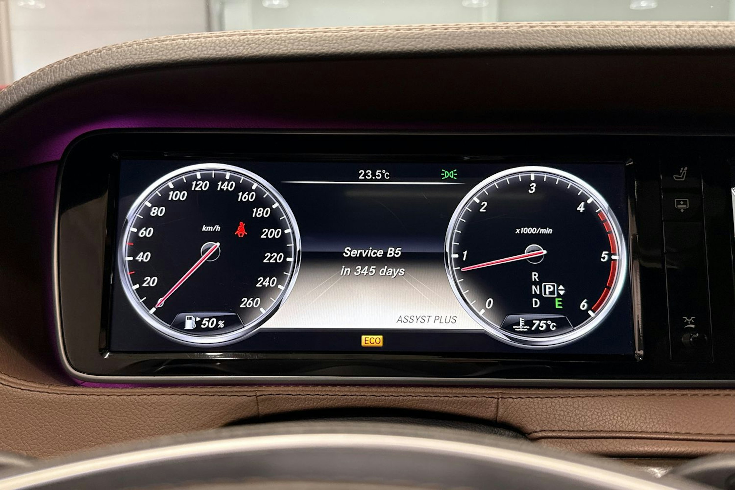 Musta Mercedes-Benz S 2014 kuva 30.