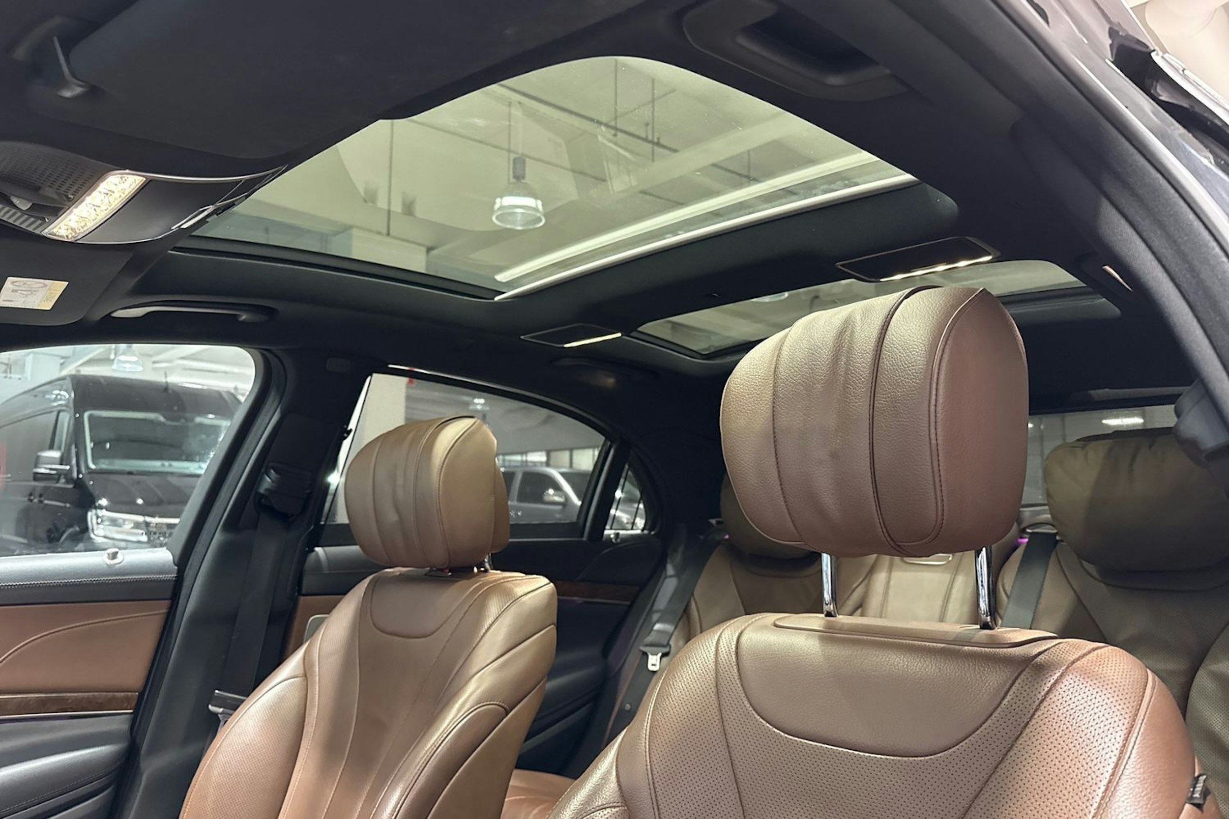 Musta Mercedes-Benz S 2014 kuva 31.