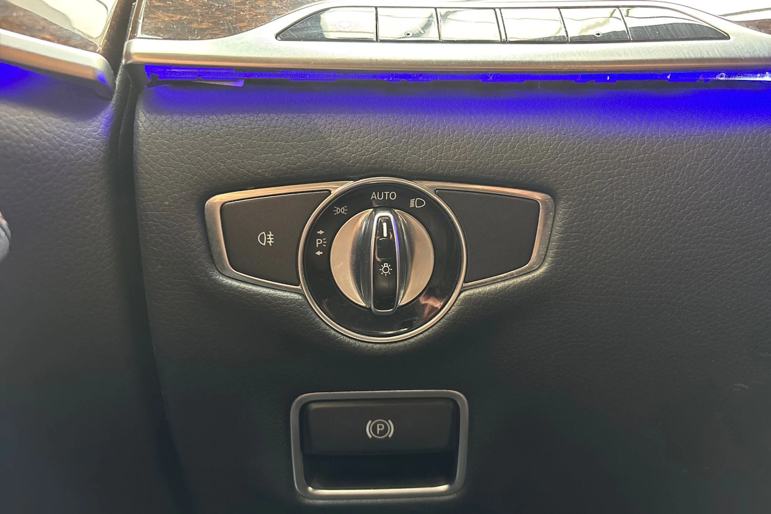 ruskea Mercedes-Benz S 2014 kuva 18.