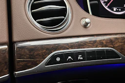 ruskea Mercedes-Benz S 2014 kuva 19.