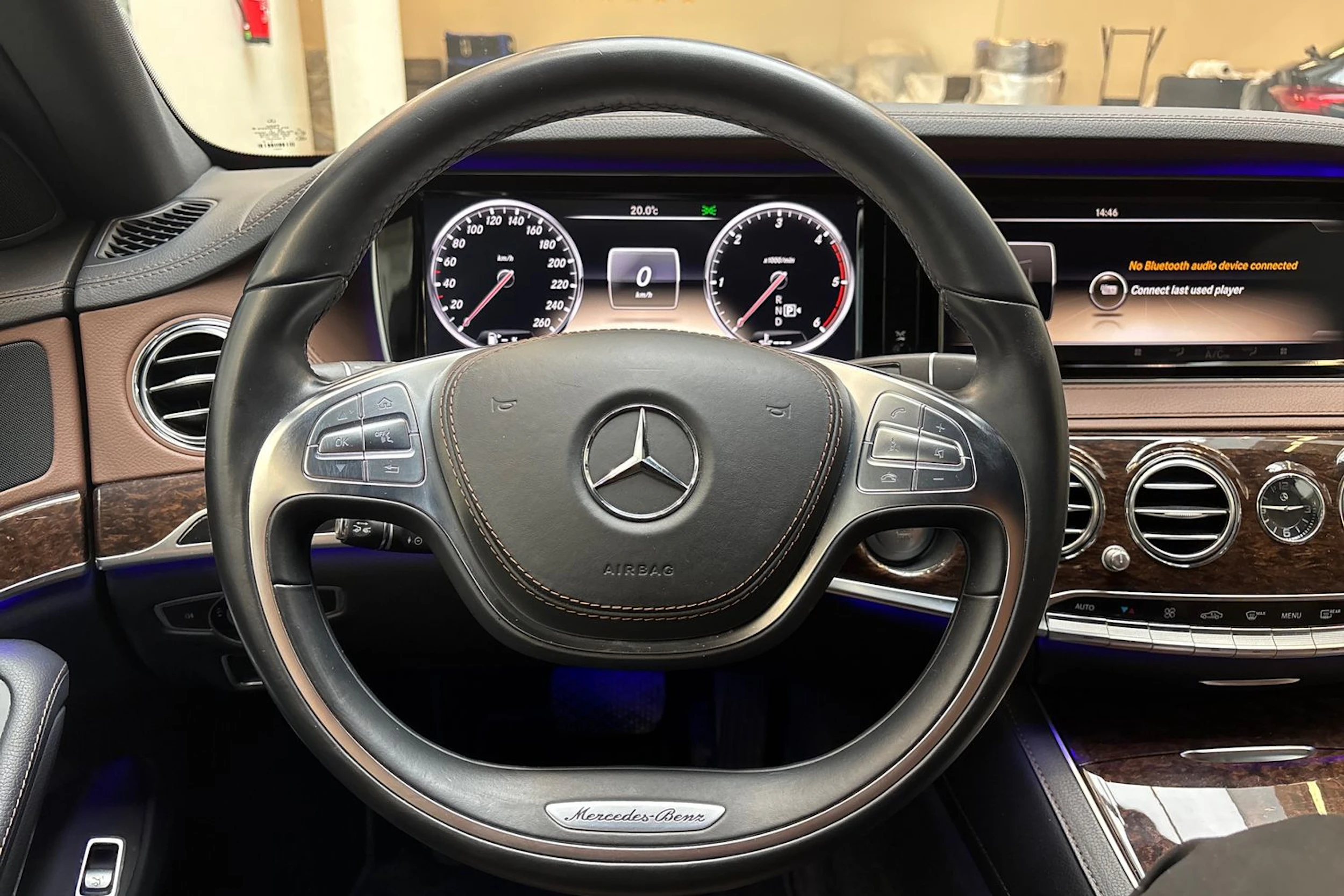 ruskea Mercedes-Benz S 2014 kuva 20.