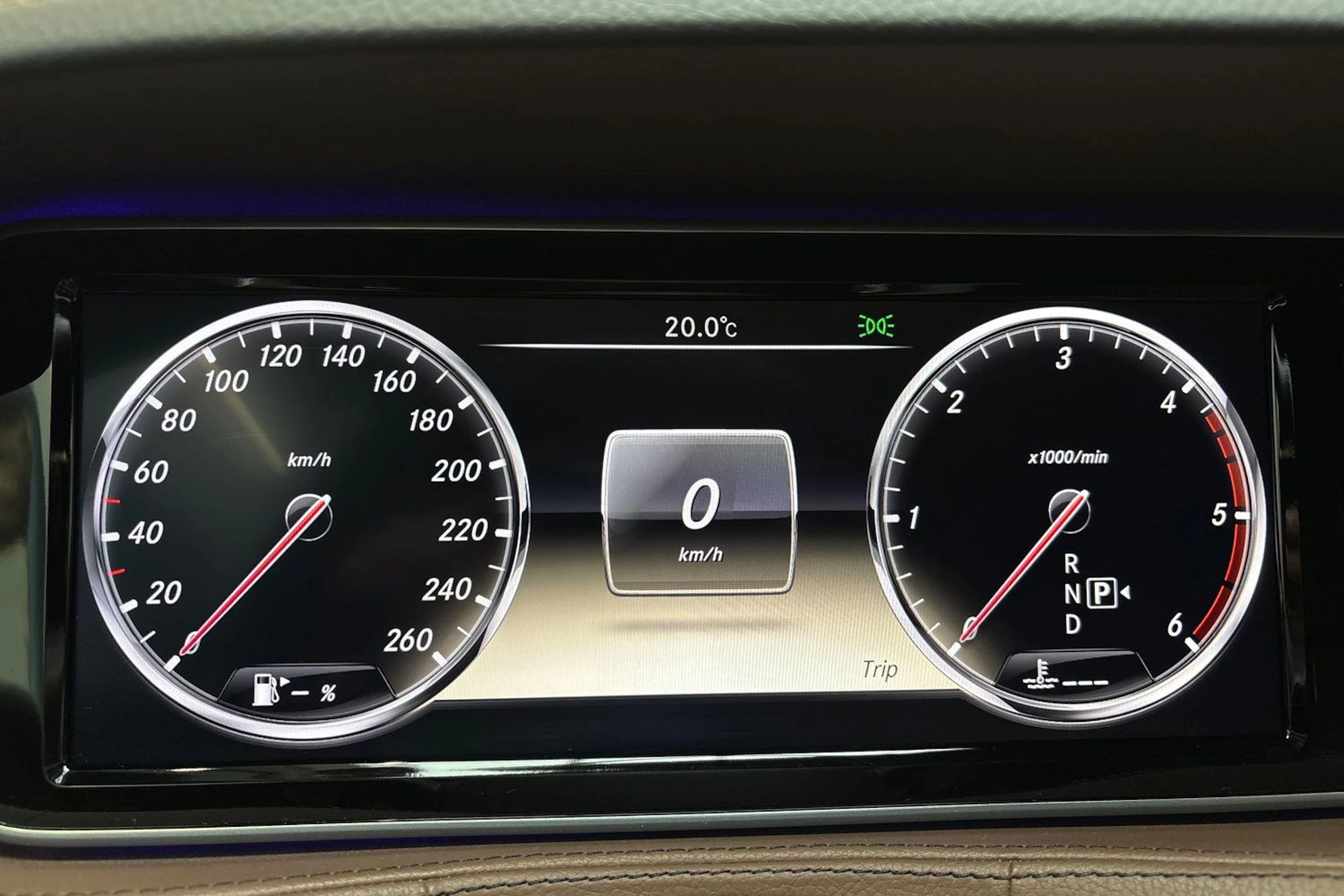 ruskea Mercedes-Benz S 2014 kuva 21.