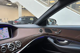 ruskea Mercedes-Benz S 2014 kuva 26.