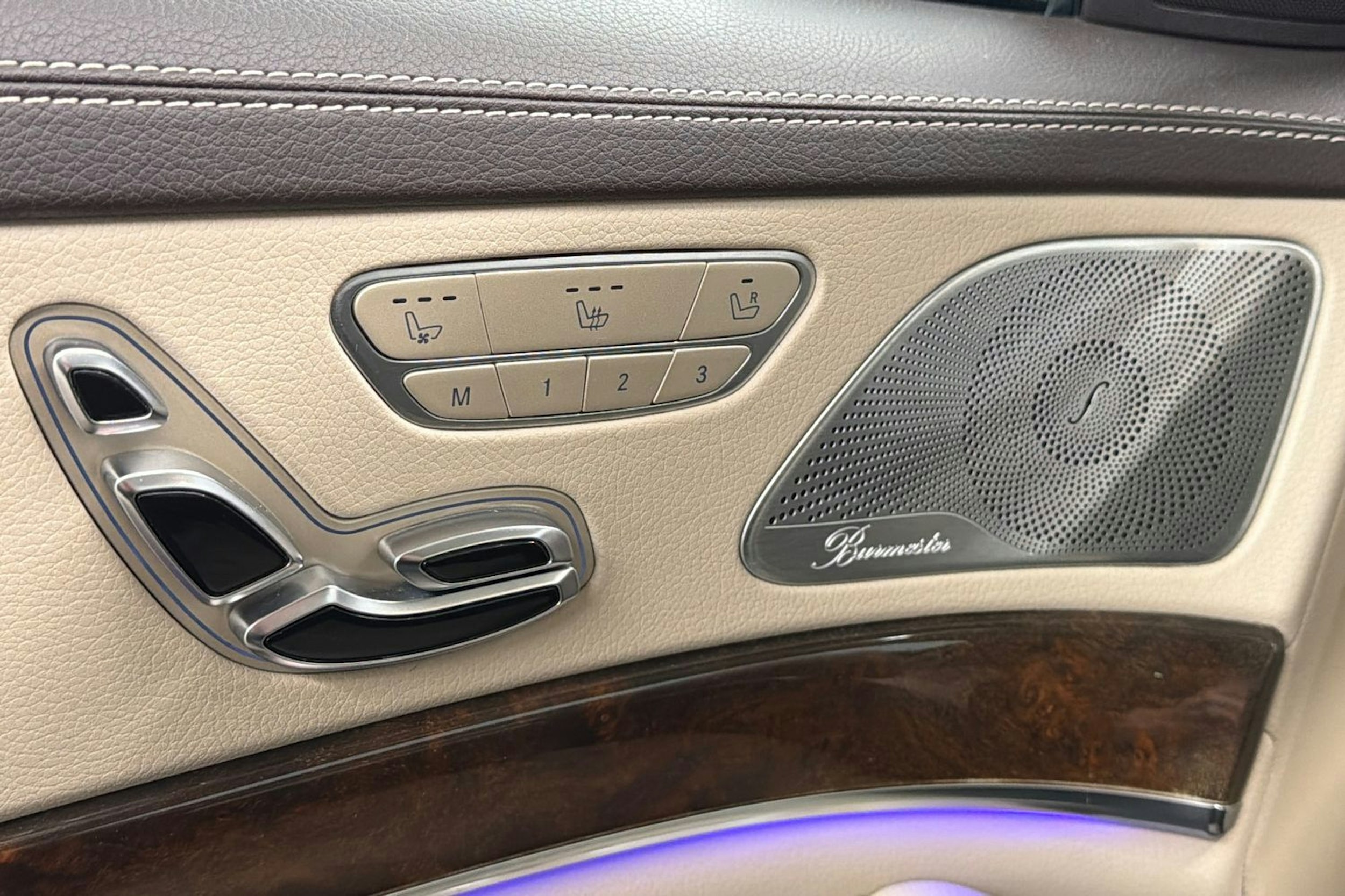 musta Mercedes-Benz S 2016 kuva 14.