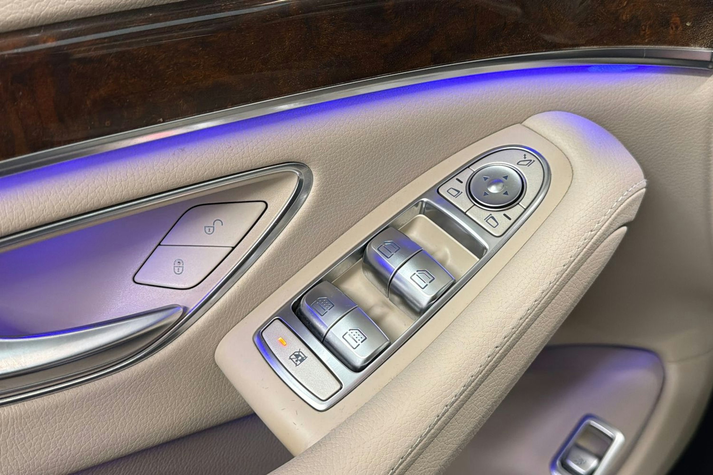 musta Mercedes-Benz S 2016 kuva 15.