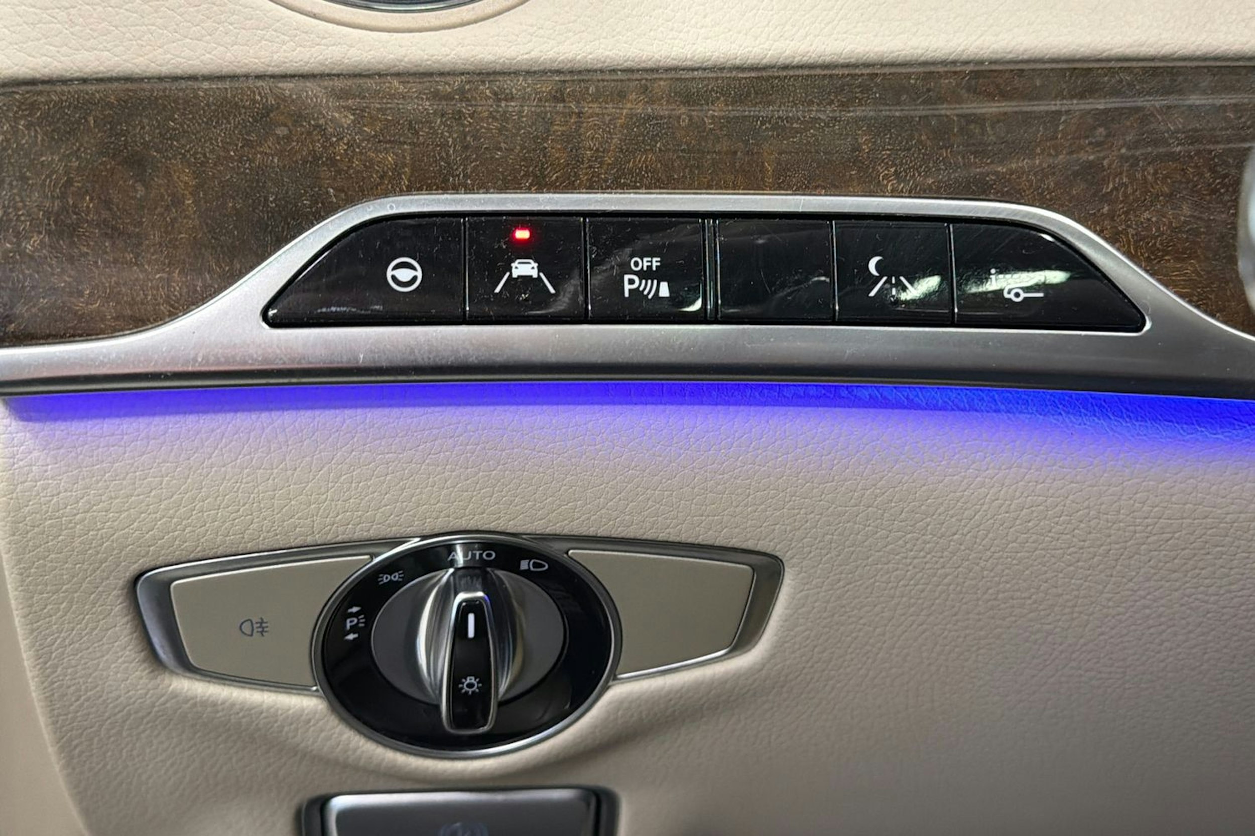 musta Mercedes-Benz S 2016 kuva 16.