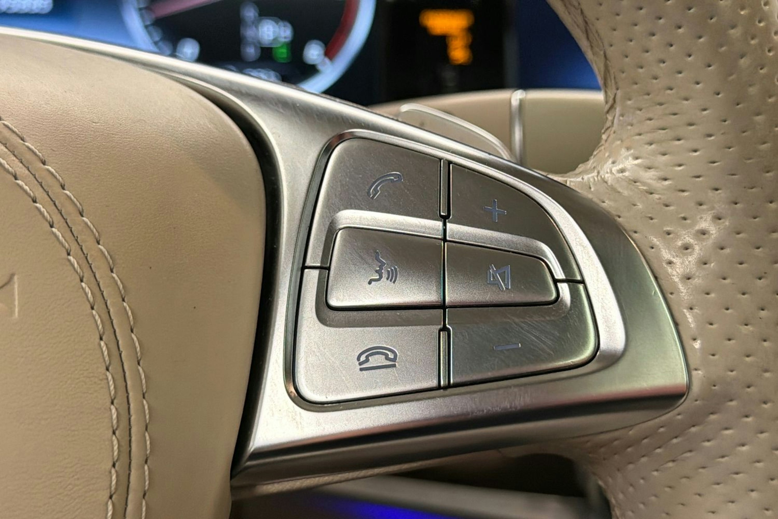 musta Mercedes-Benz S 2016 kuva 18.