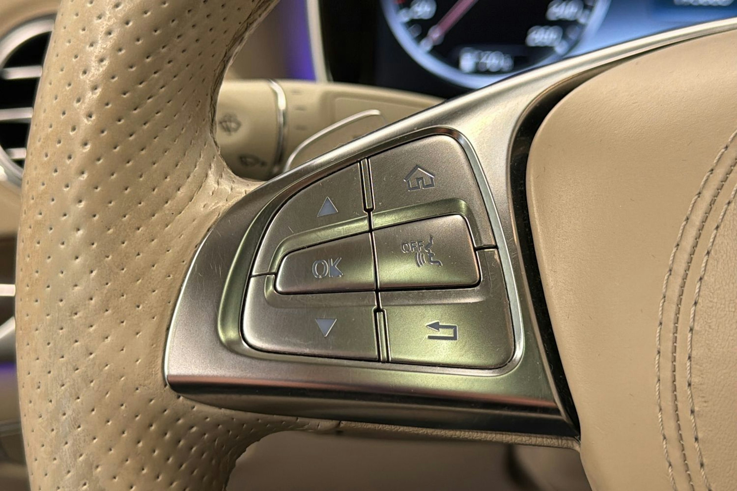 musta Mercedes-Benz S 2016 kuva 19.