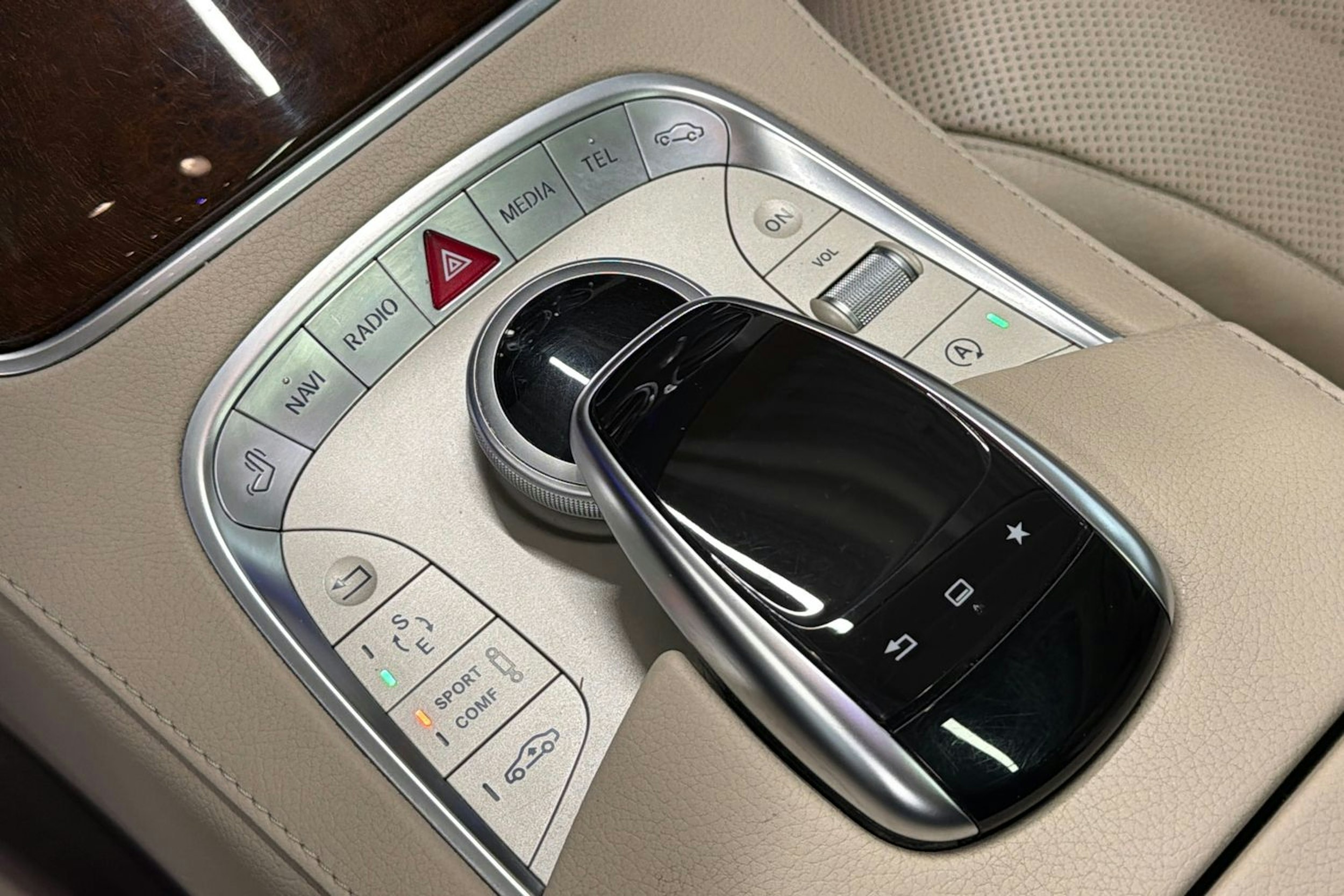 musta Mercedes-Benz S 2016 kuva 21.