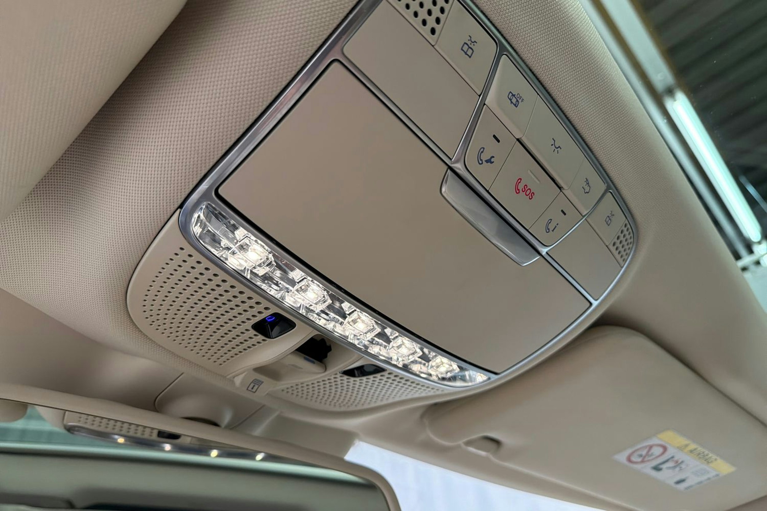 musta Mercedes-Benz S 2016 kuva 22.