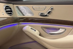 musta Mercedes-Benz S 2016 kuva 23.