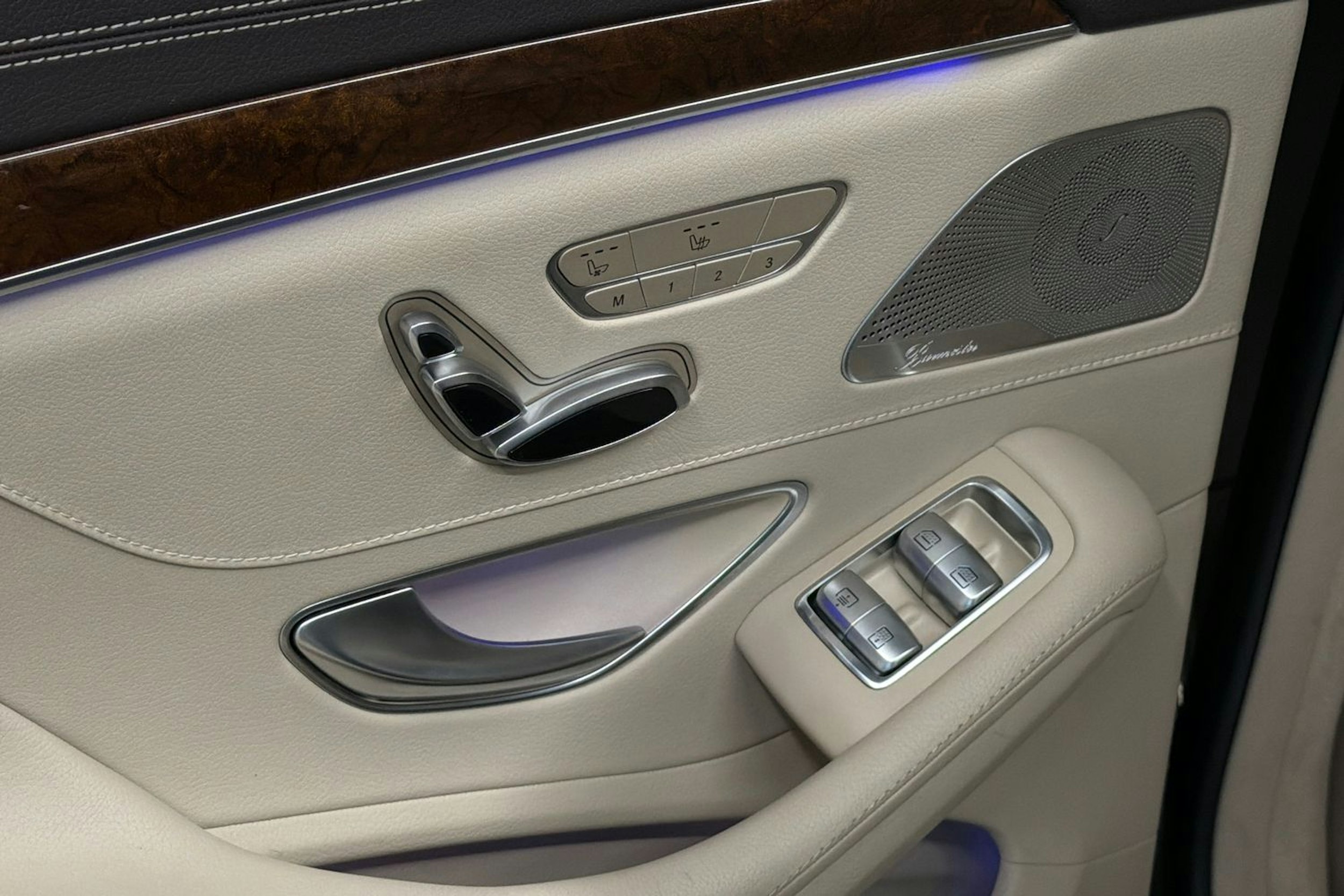 musta Mercedes-Benz S 2016 kuva 25.