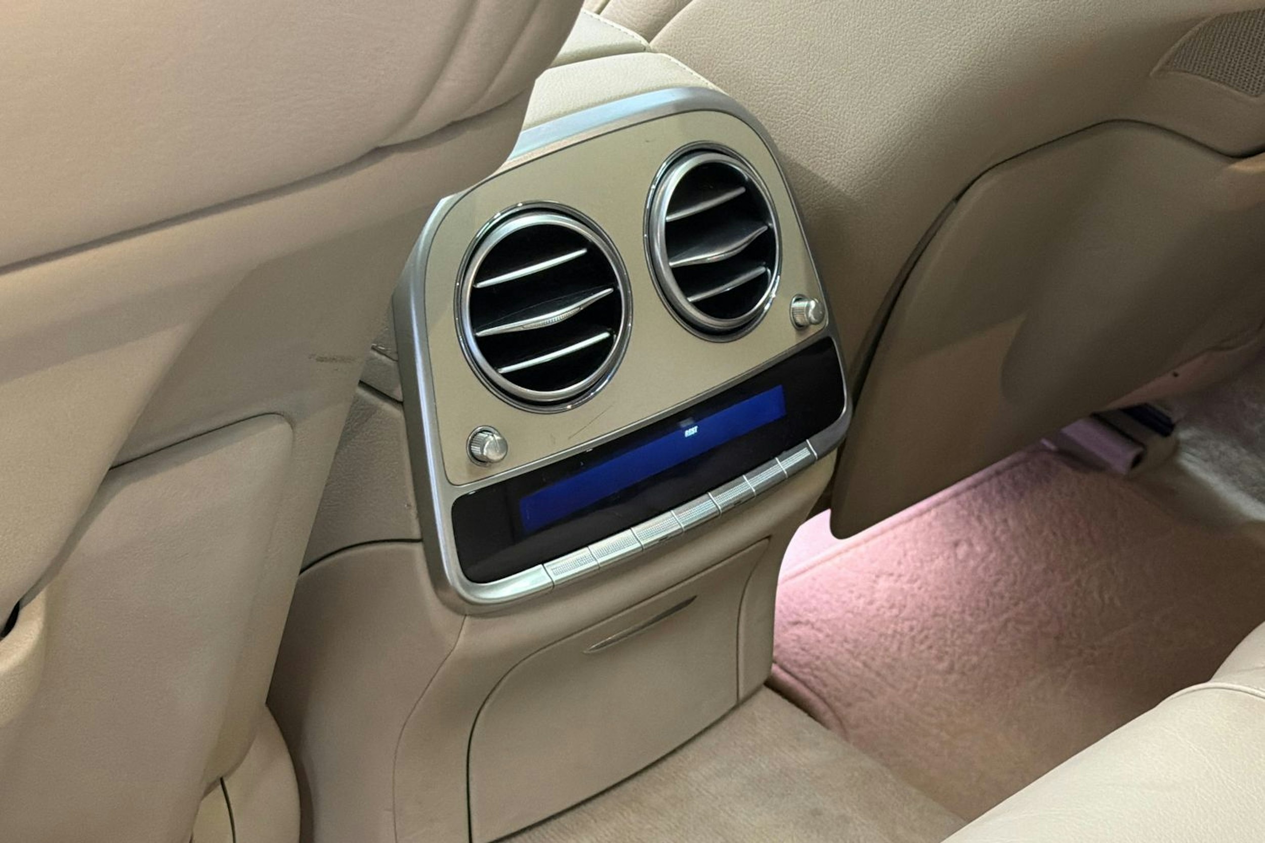 musta Mercedes-Benz S 2016 kuva 26.