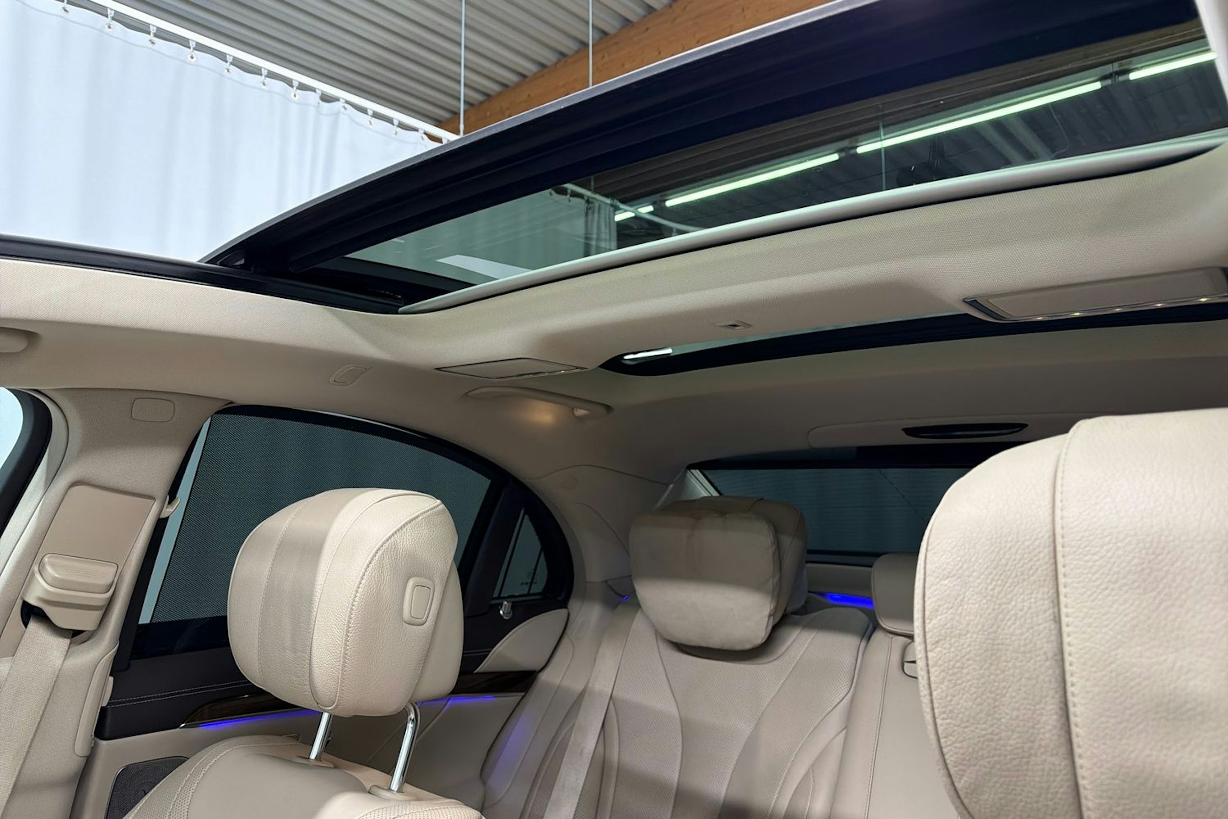 musta Mercedes-Benz S 2016 kuva 30.