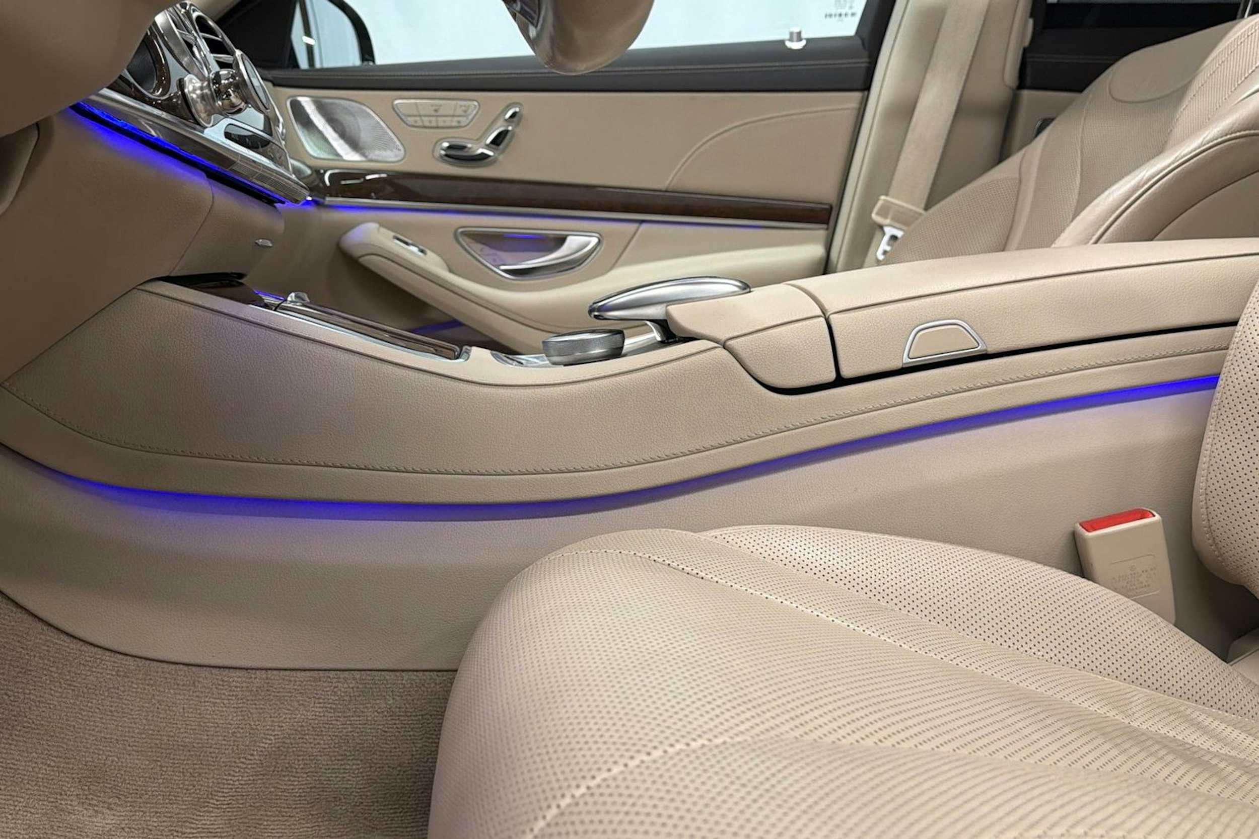 musta Mercedes-Benz S 2016 kuva 31.