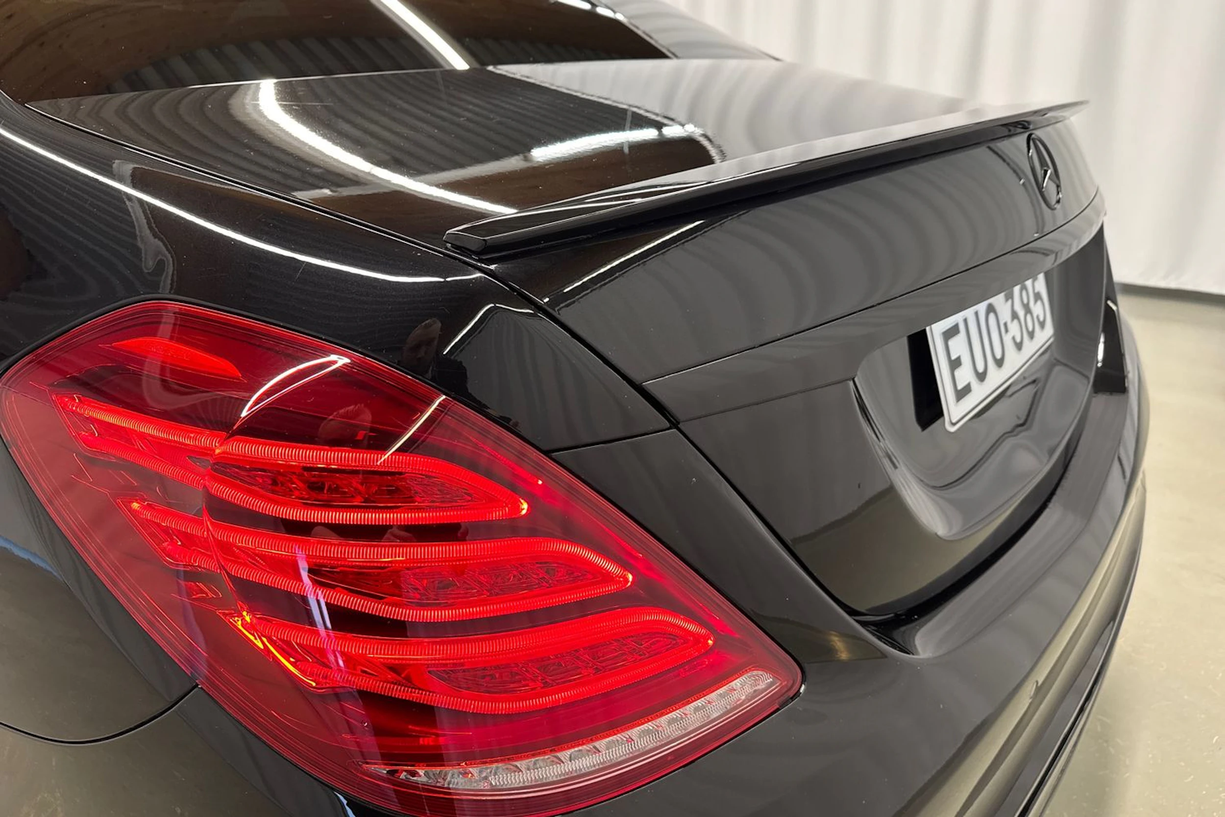 musta Mercedes-Benz S 2016 kuva 35.