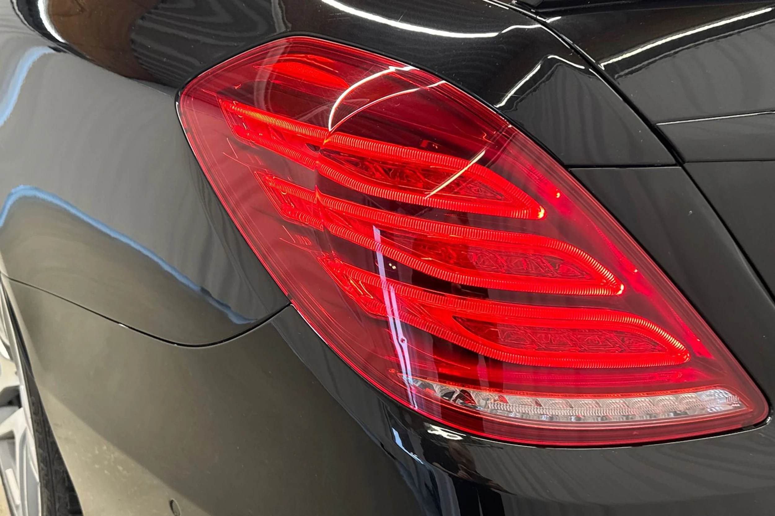 musta Mercedes-Benz S 2016 kuva 37.