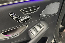 Musta Mercedes-Benz S 2019 kuva 13.