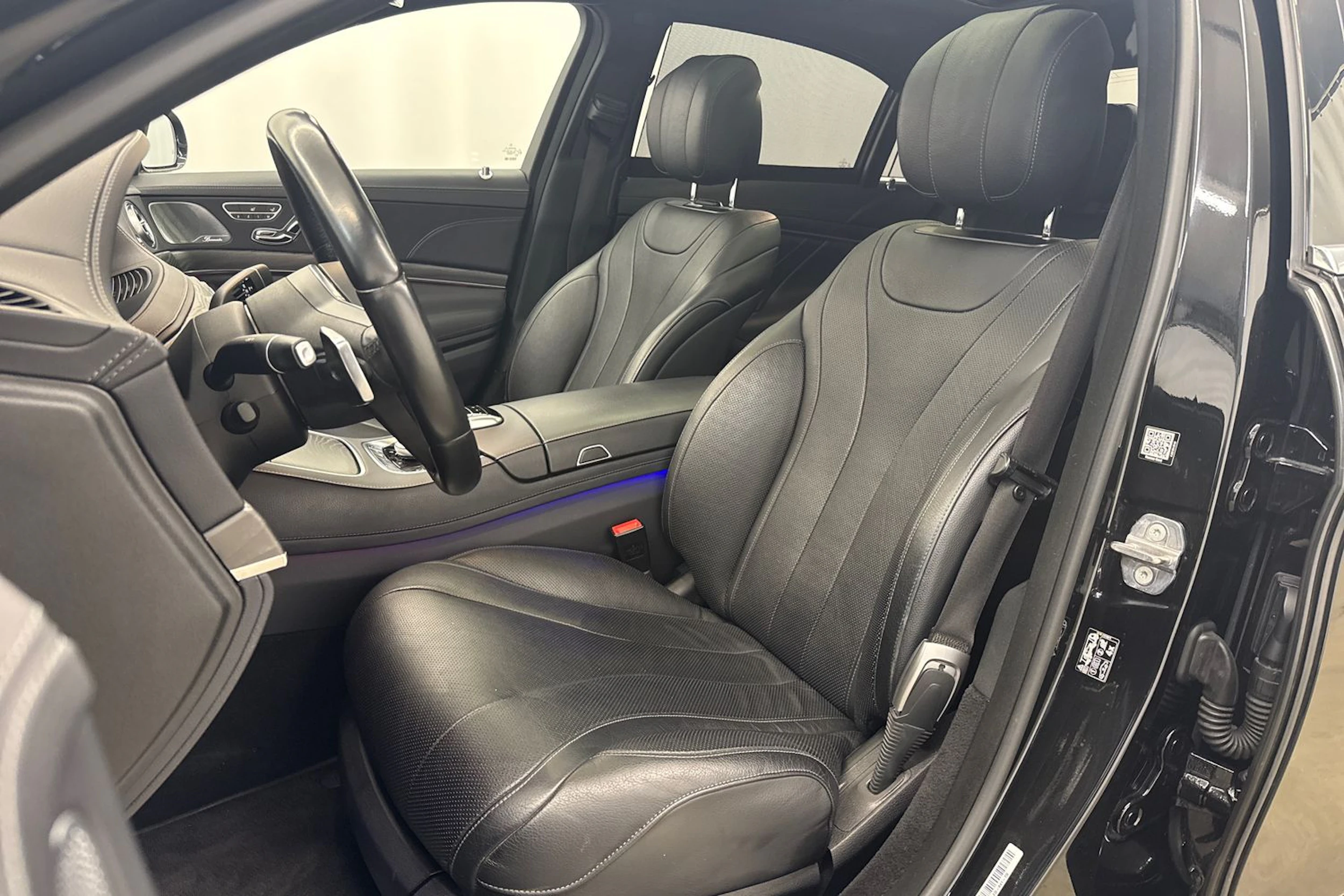 Musta Mercedes-Benz S 2019 kuva 15.