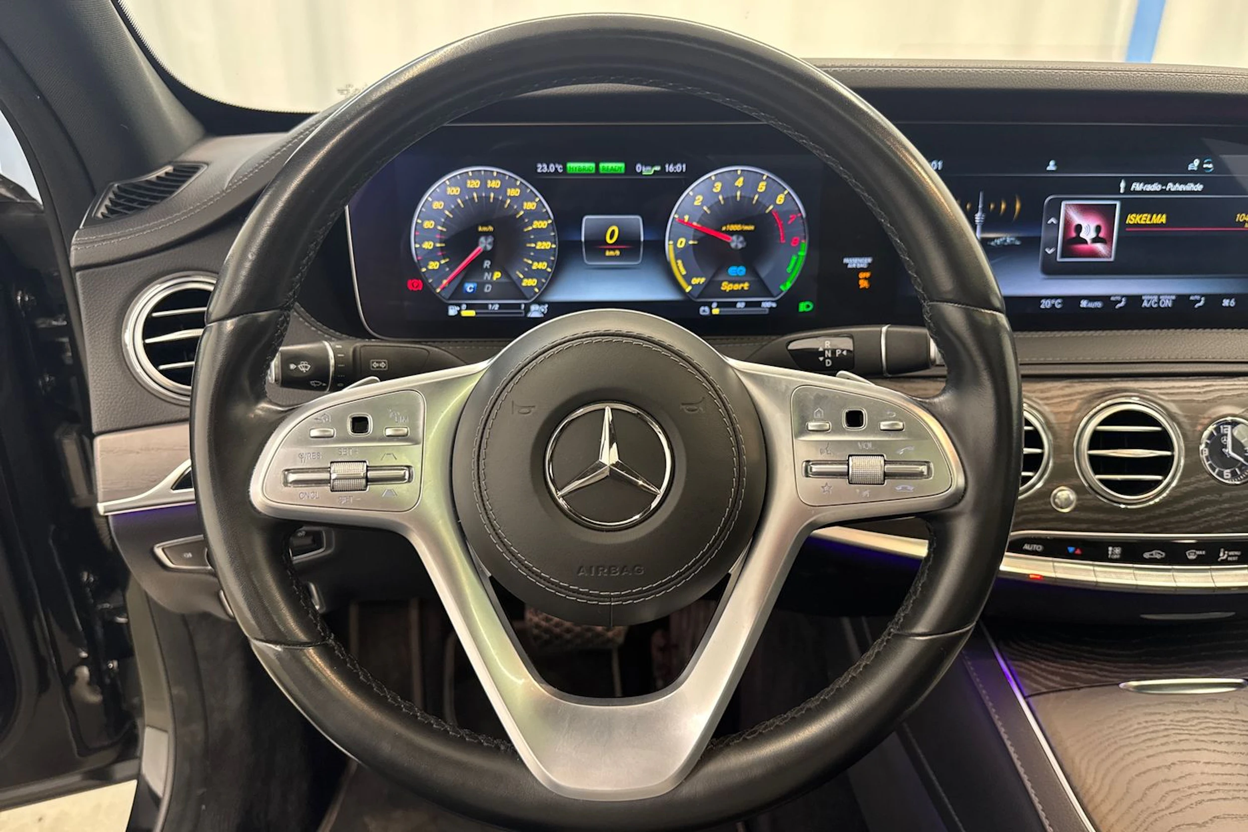 Musta Mercedes-Benz S 2019 kuva 17.