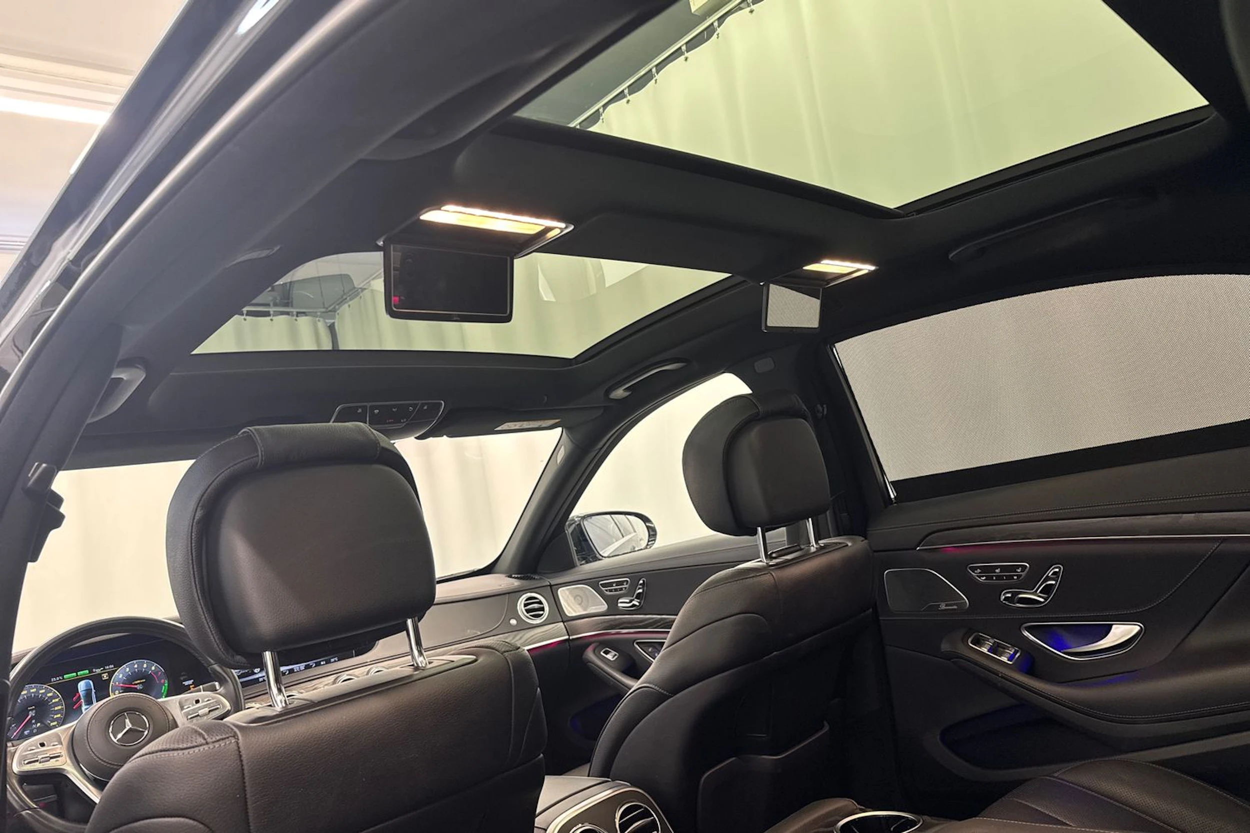Musta Mercedes-Benz S 2019 kuva 26.