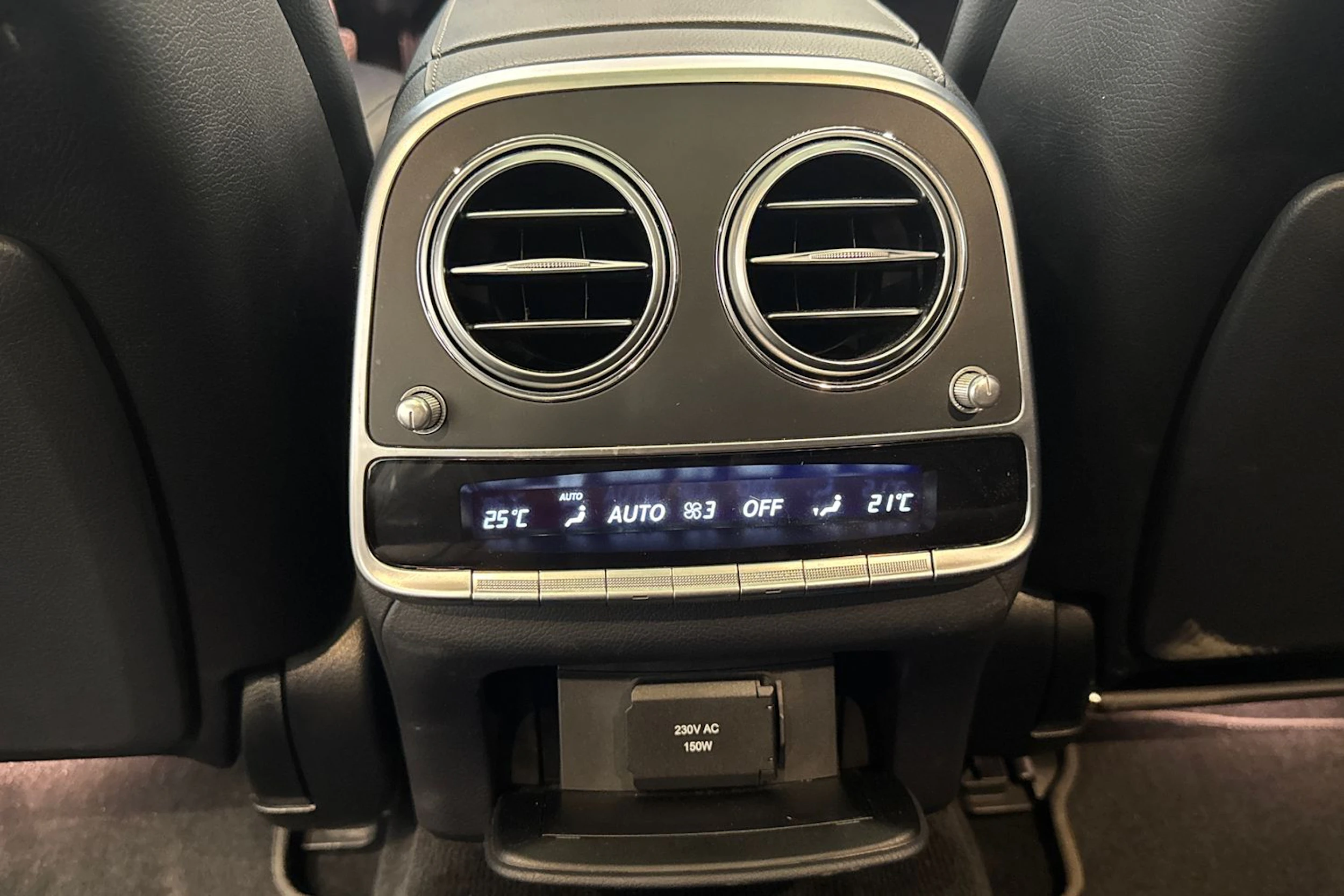 Musta Mercedes-Benz S 2019 kuva 27.