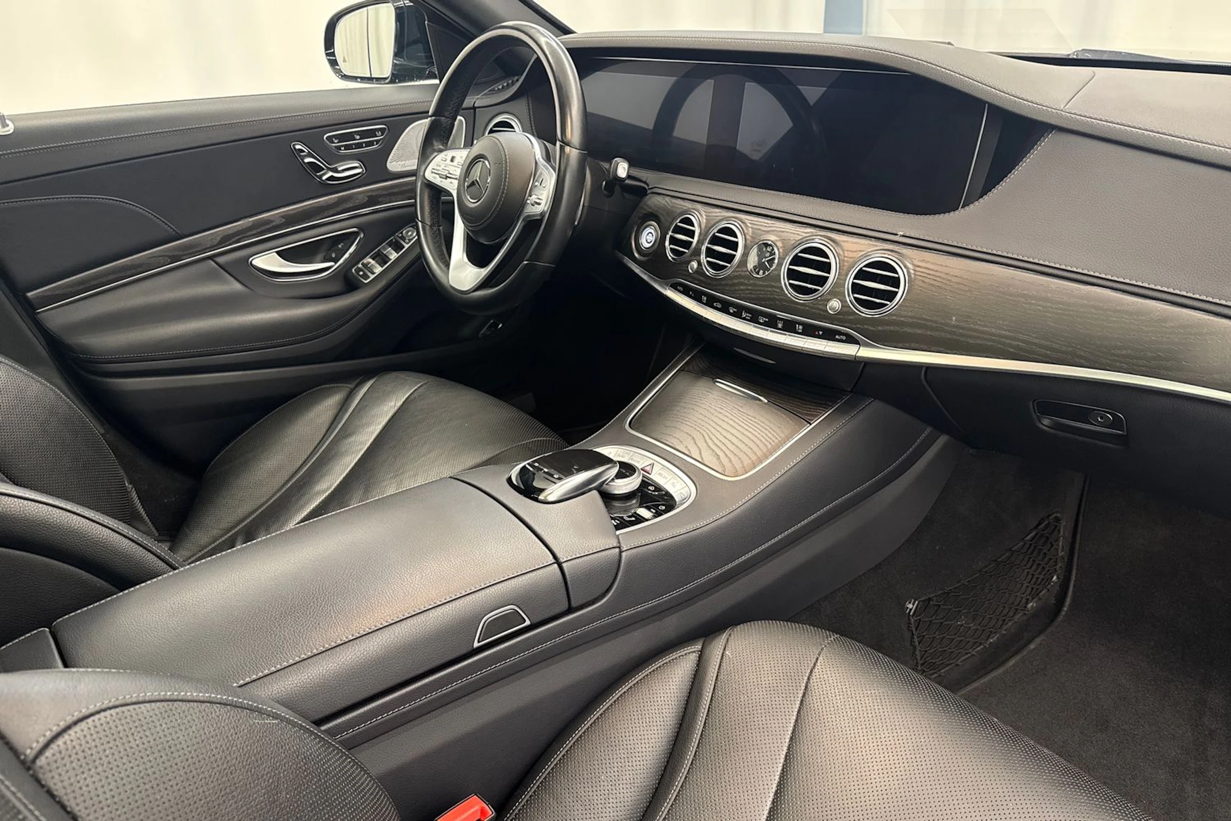 Musta Mercedes-Benz S 2019 kuva 30.