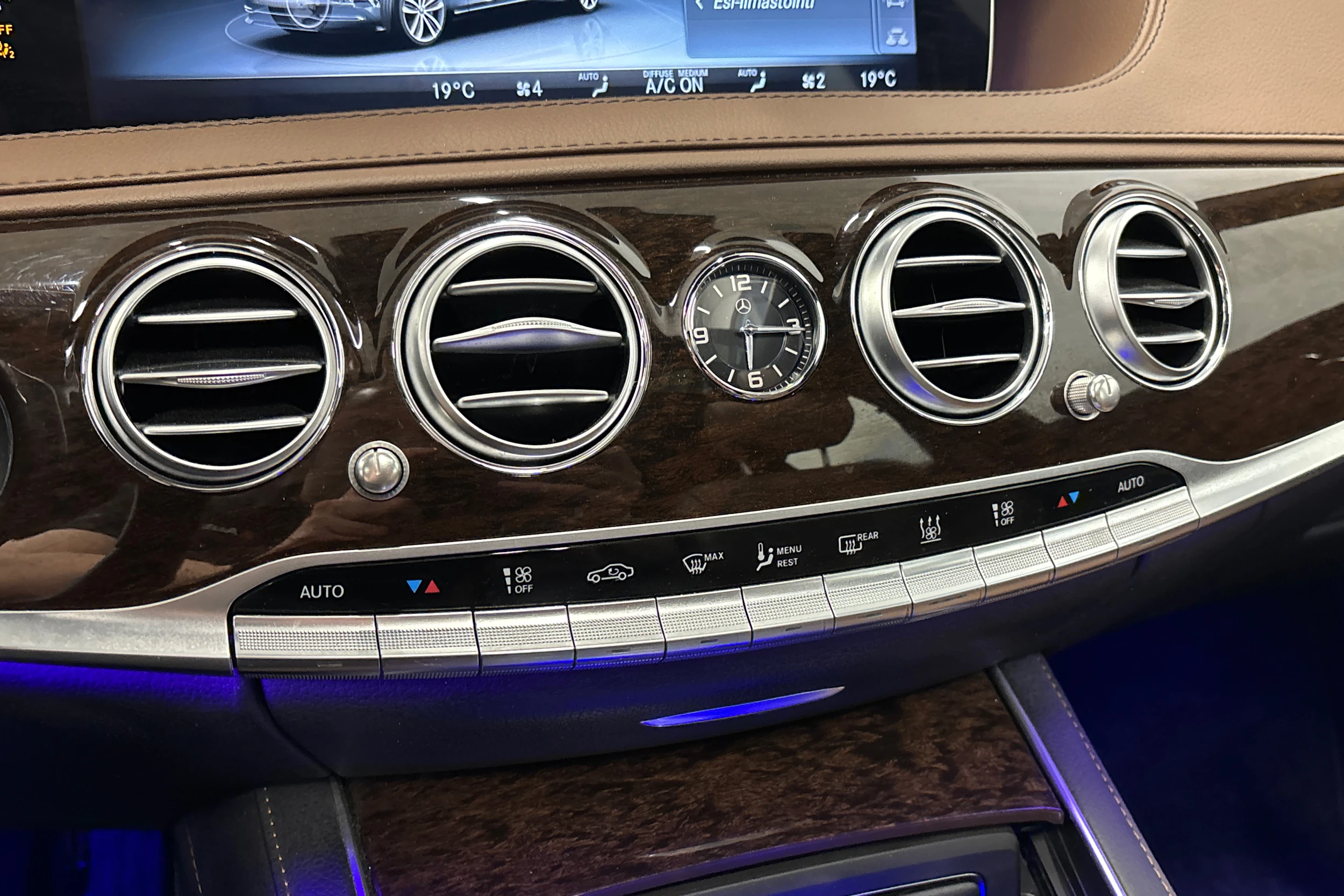 musta Mercedes-Benz S 2019 kuva 24.