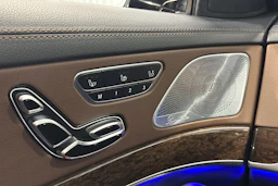 musta Mercedes-Benz S 2019 kuva 27.