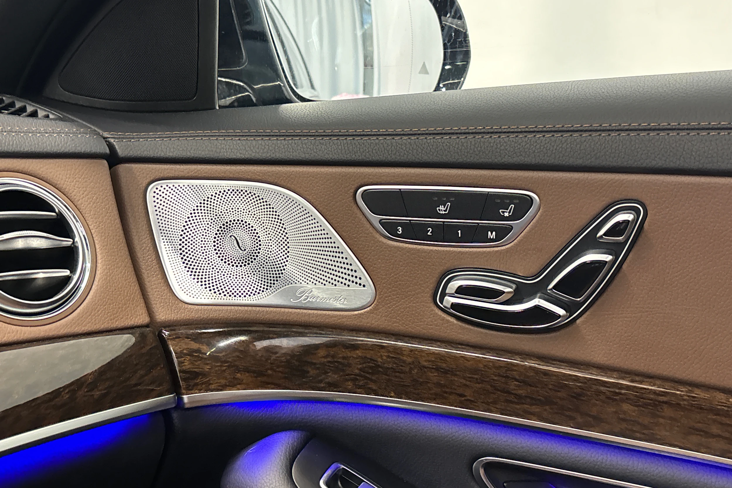 musta Mercedes-Benz S 2019 kuva 28.