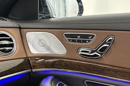 musta Mercedes-Benz S 2019 kuva 28.