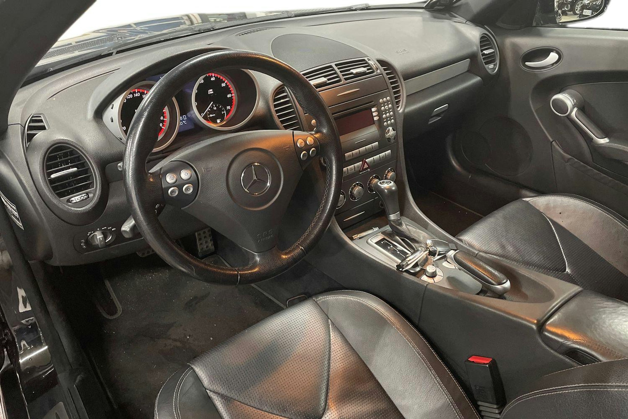 Musta Mercedes-Benz SLK 2007 kuva 7.