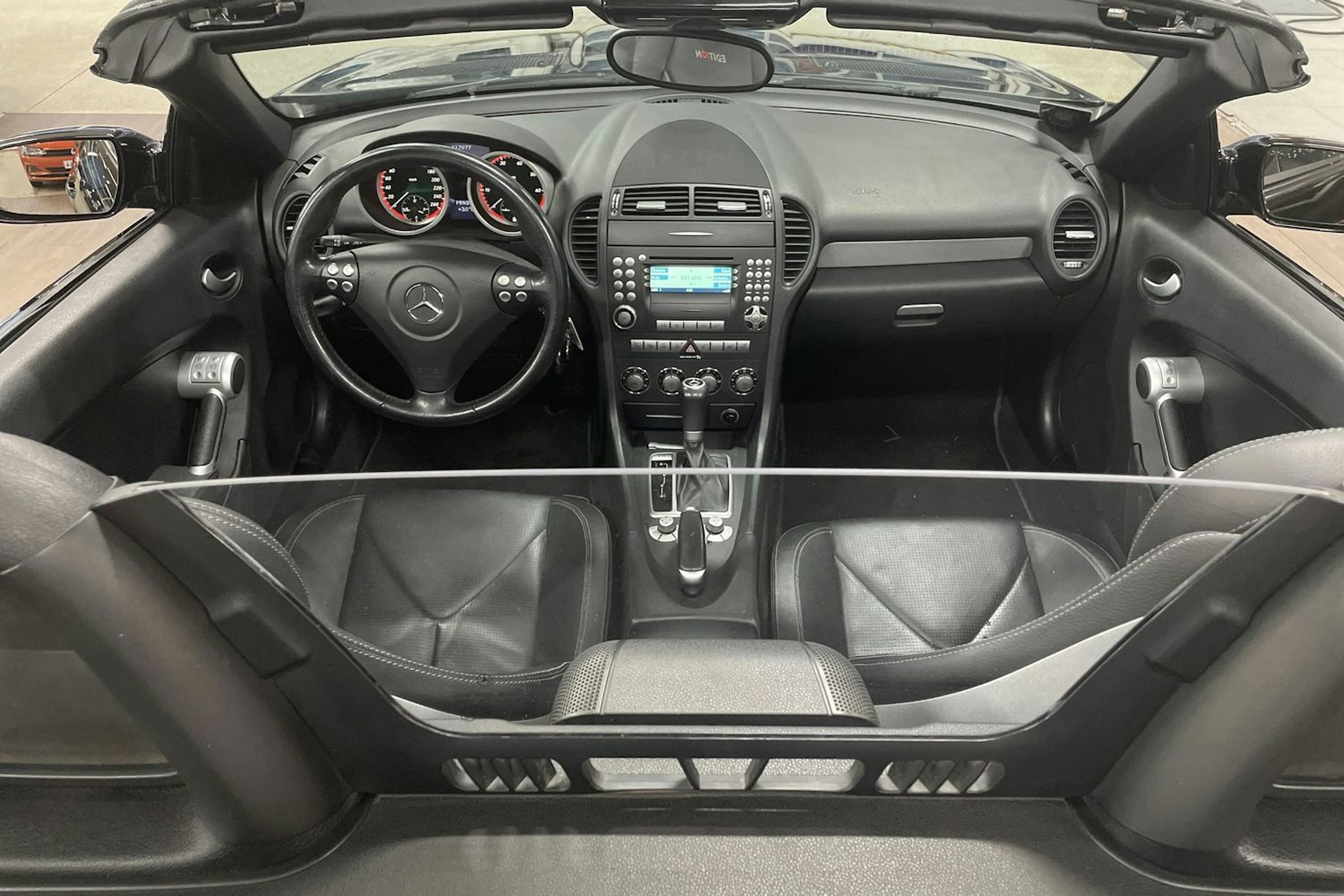 Musta Mercedes-Benz SLK 2007 kuva 17.