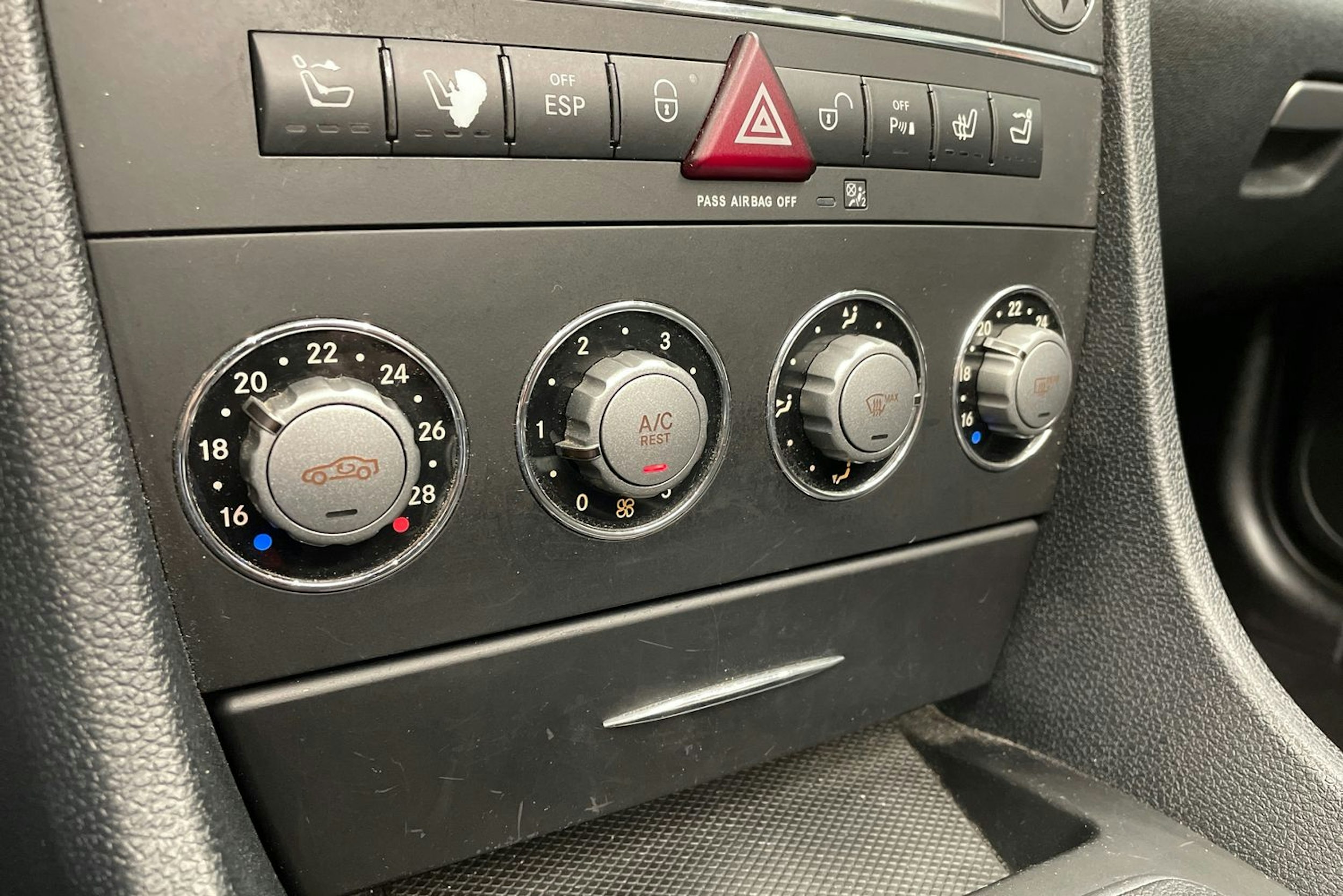 musta Mercedes-Benz SLK 2009 kuva 15.