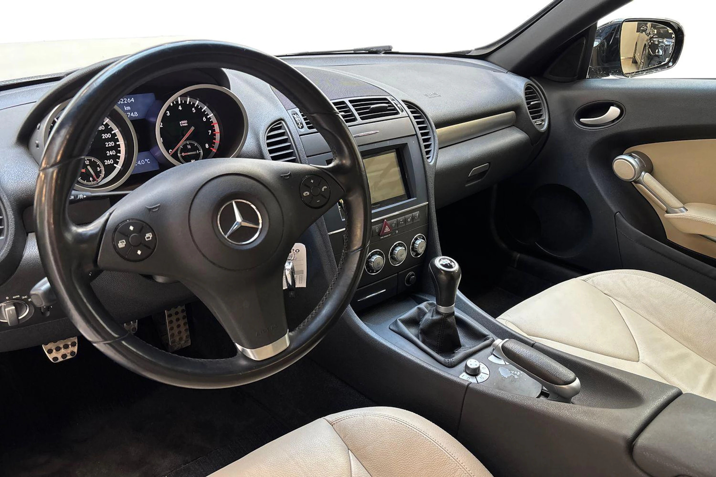 musta Mercedes-Benz SLK 2011 kuva 6.