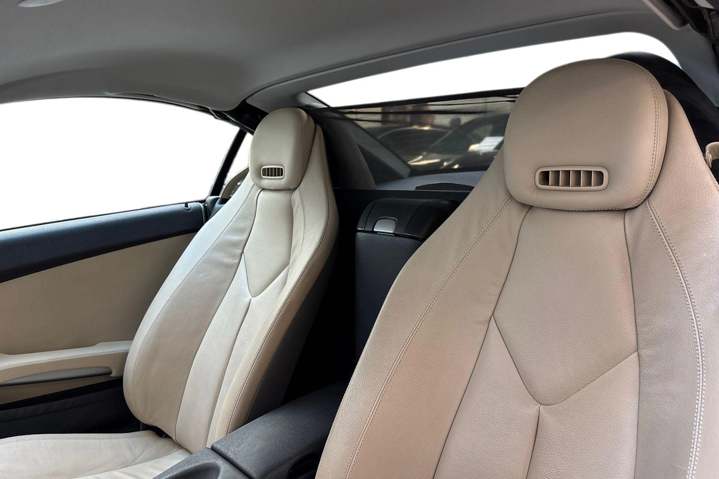 musta Mercedes-Benz SLK 2011 kuva 8.