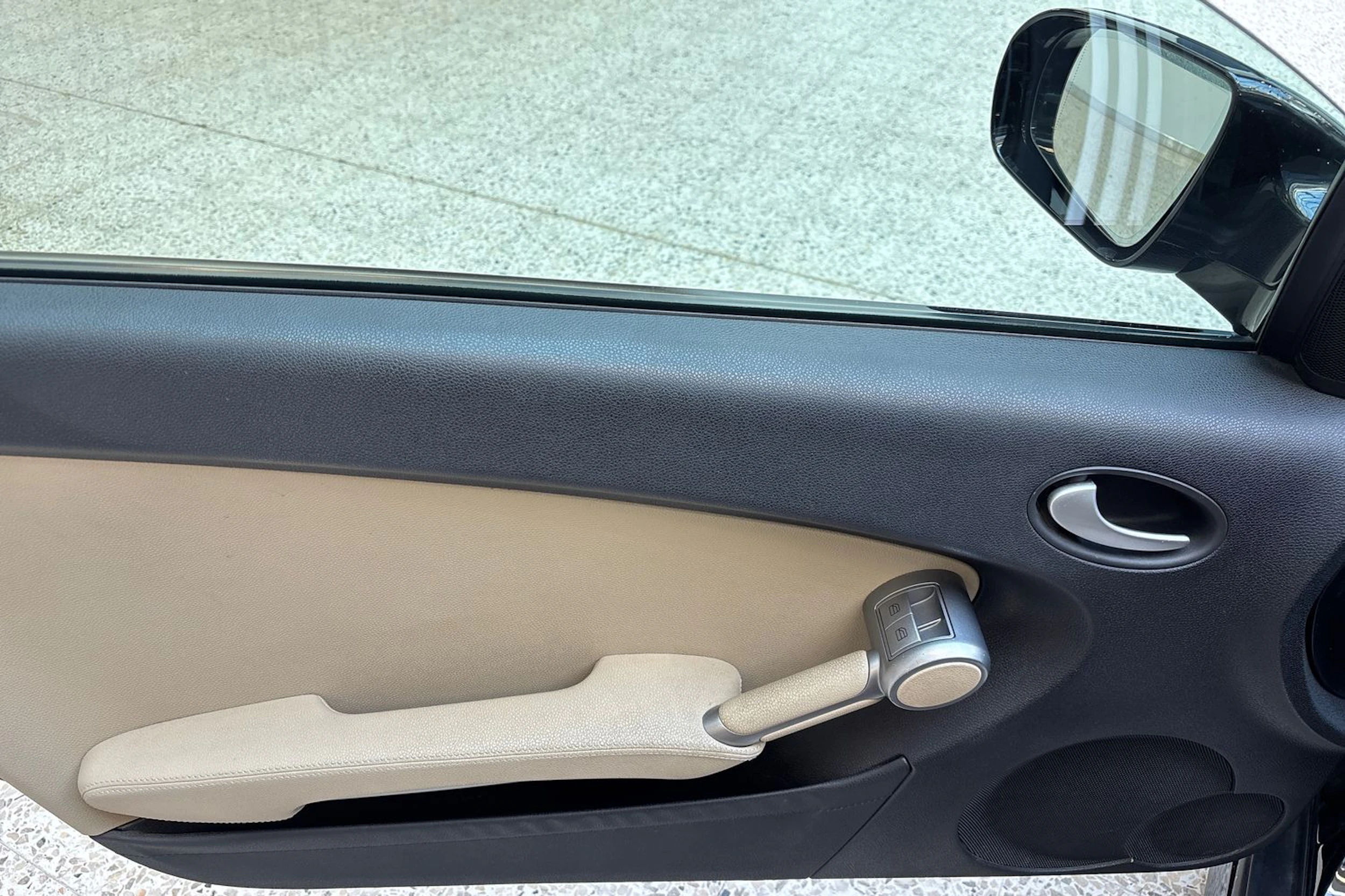 musta Mercedes-Benz SLK 2011 kuva 12.