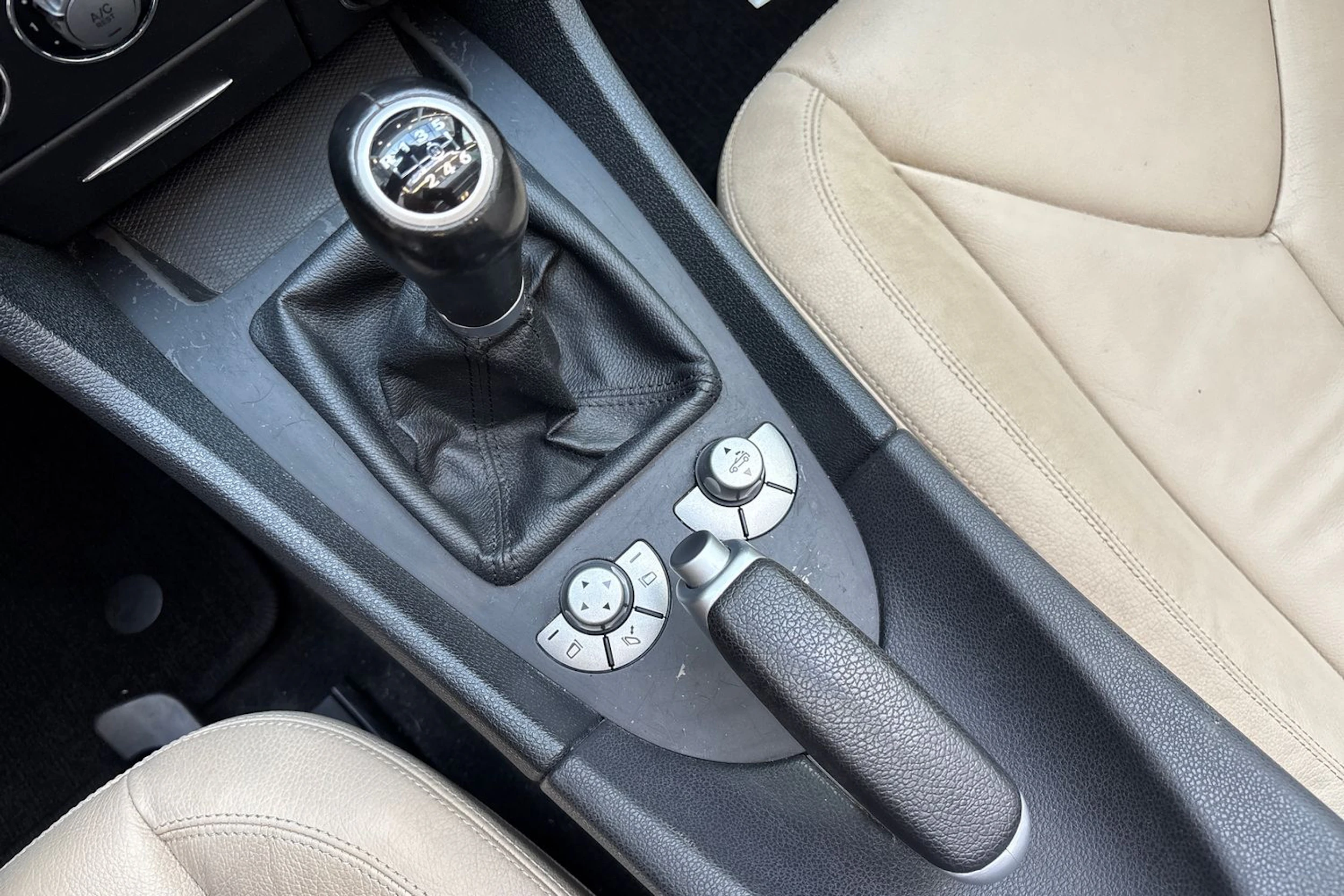 musta Mercedes-Benz SLK 2011 kuva 17.