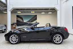 musta Mercedes-Benz SLK 2011 kuva 21.