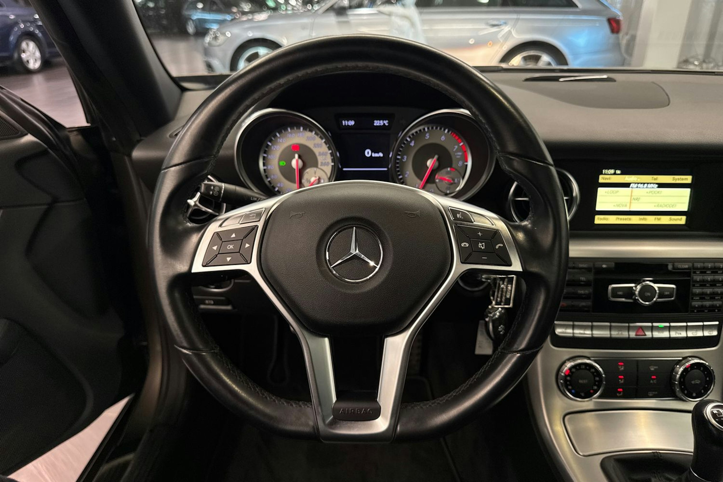 harmaa Mercedes-Benz SLK 2012 kuva 15.
