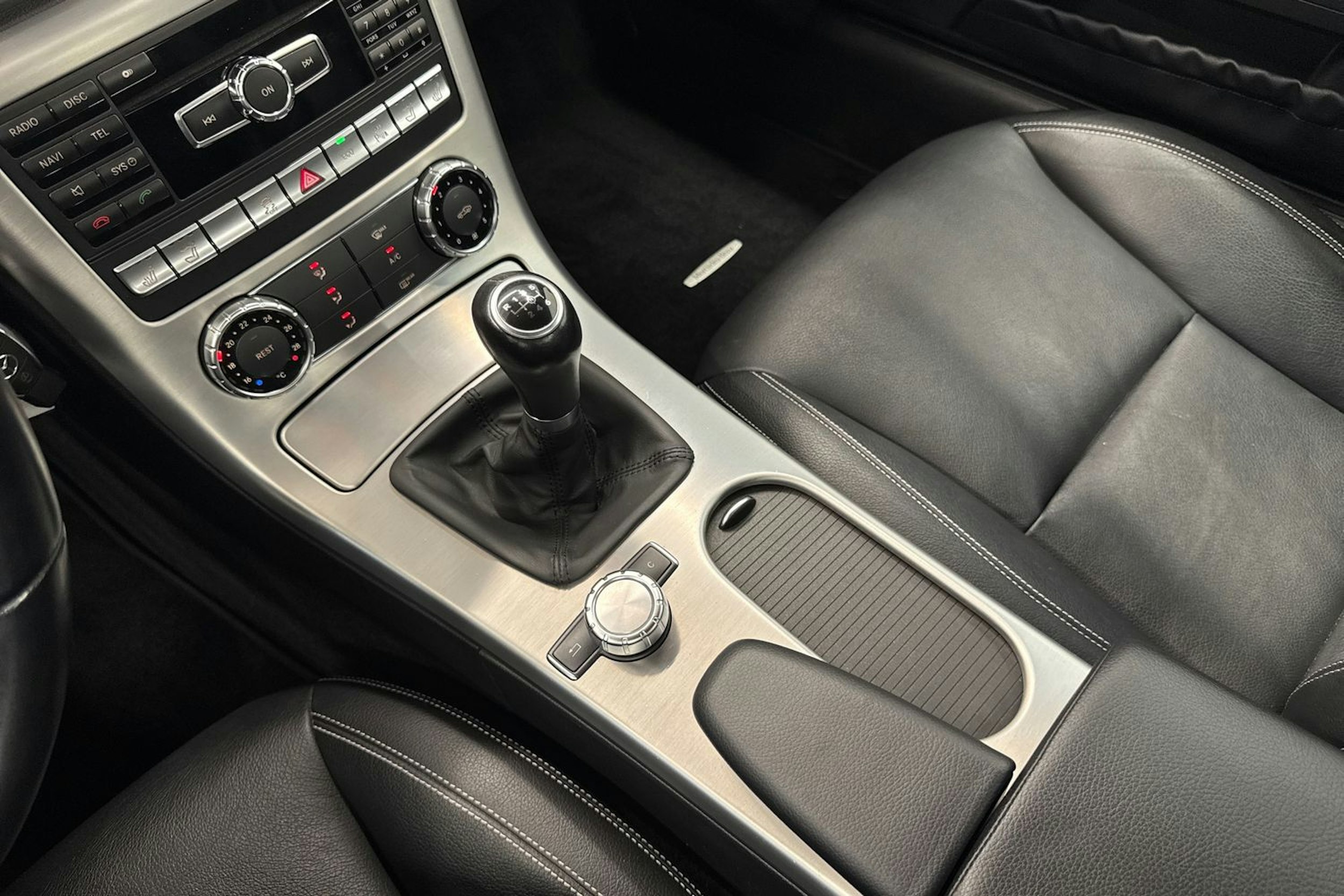 harmaa Mercedes-Benz SLK 2012 kuva 21.