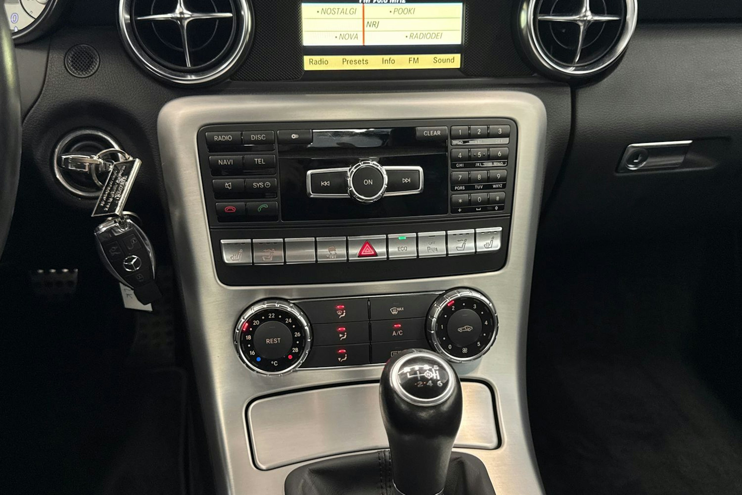 harmaa Mercedes-Benz SLK 2012 kuva 22.
