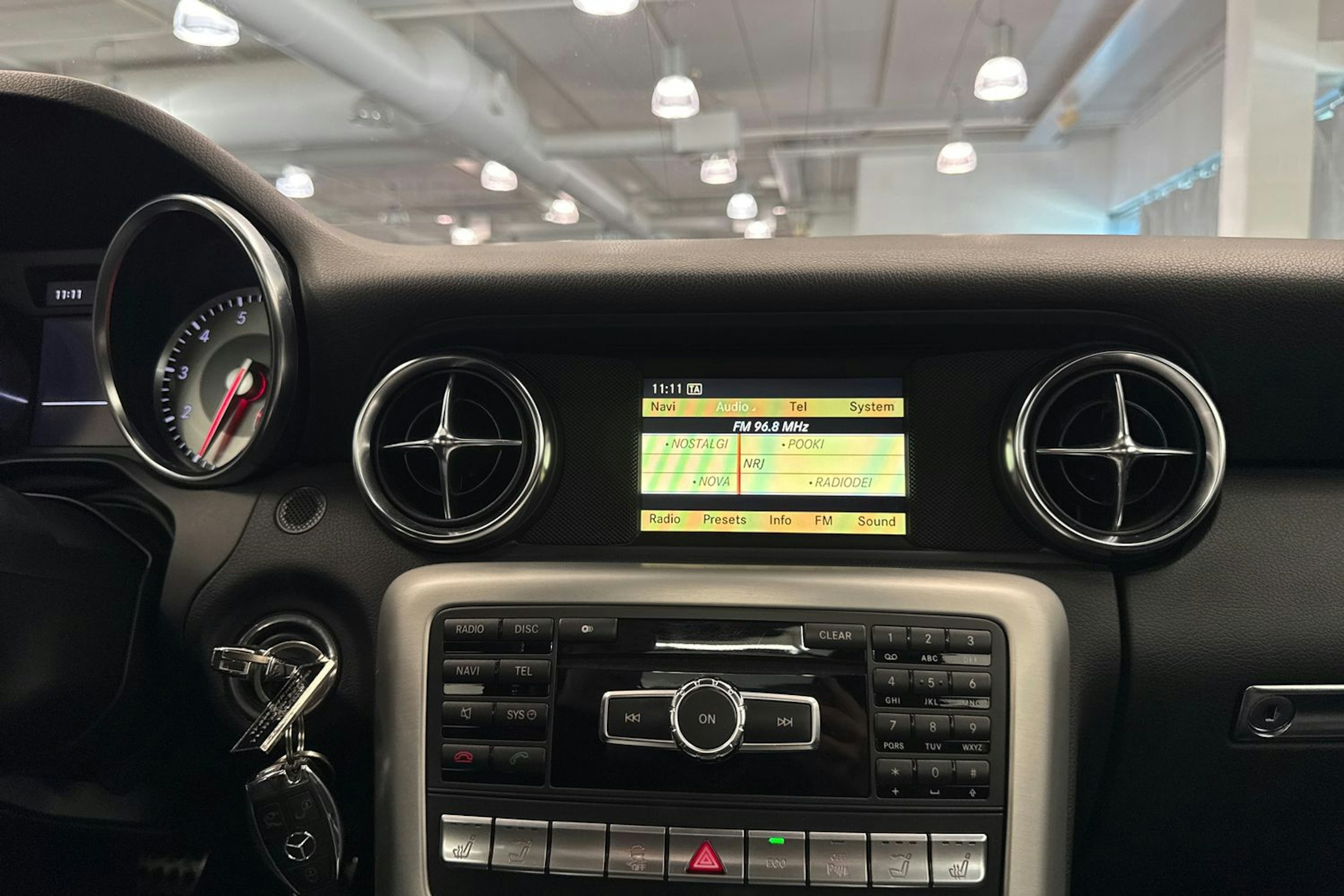 harmaa Mercedes-Benz SLK 2012 kuva 24.