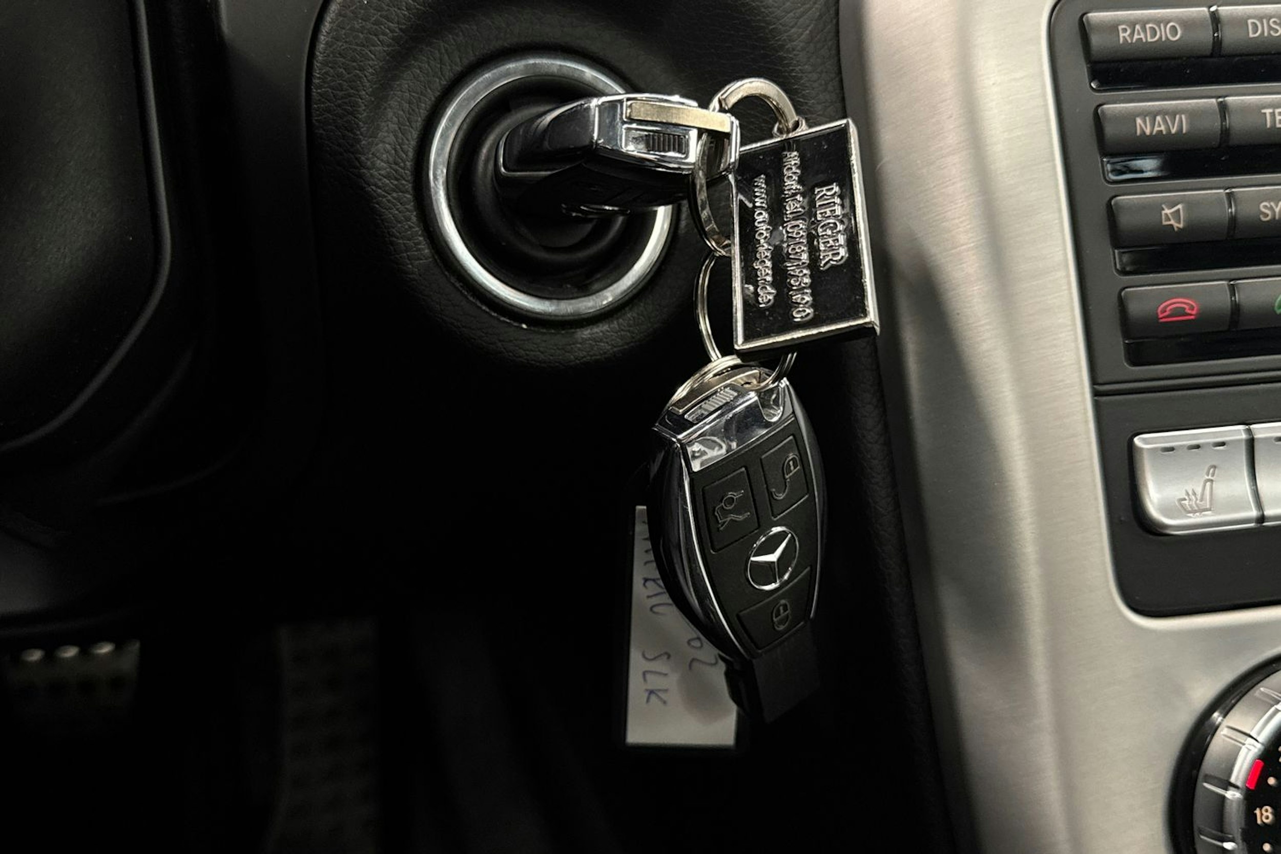 harmaa Mercedes-Benz SLK 2012 kuva 25.