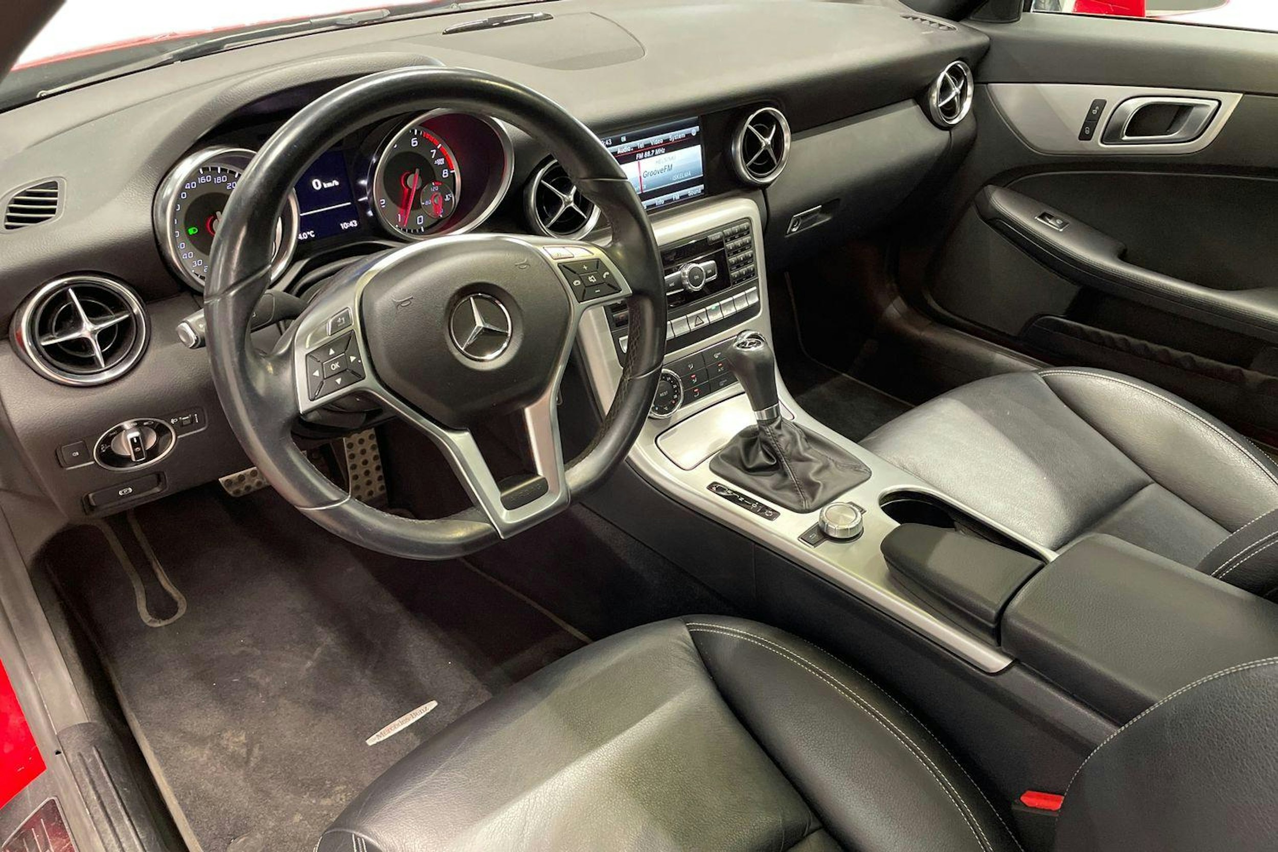 punainen Mercedes-Benz SLK 2013 kuva 6.