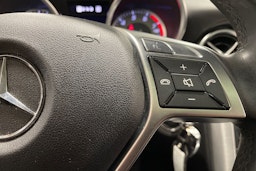 punainen Mercedes-Benz SLK 2013 kuva 18.