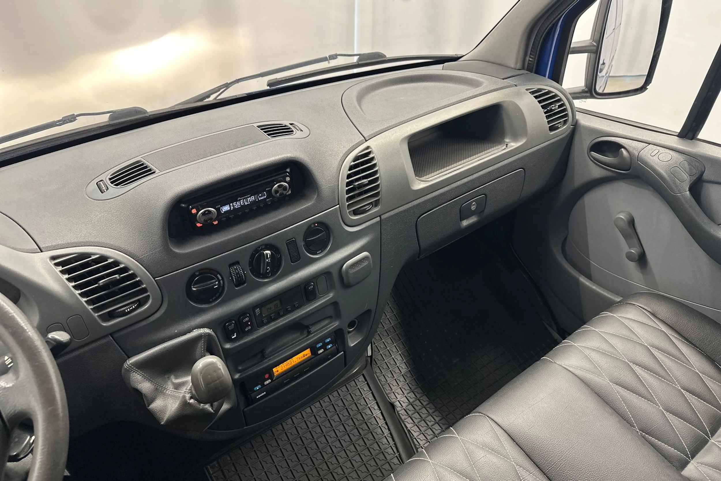 sininen Mercedes-Benz Sprinter 2003 kuva 12.